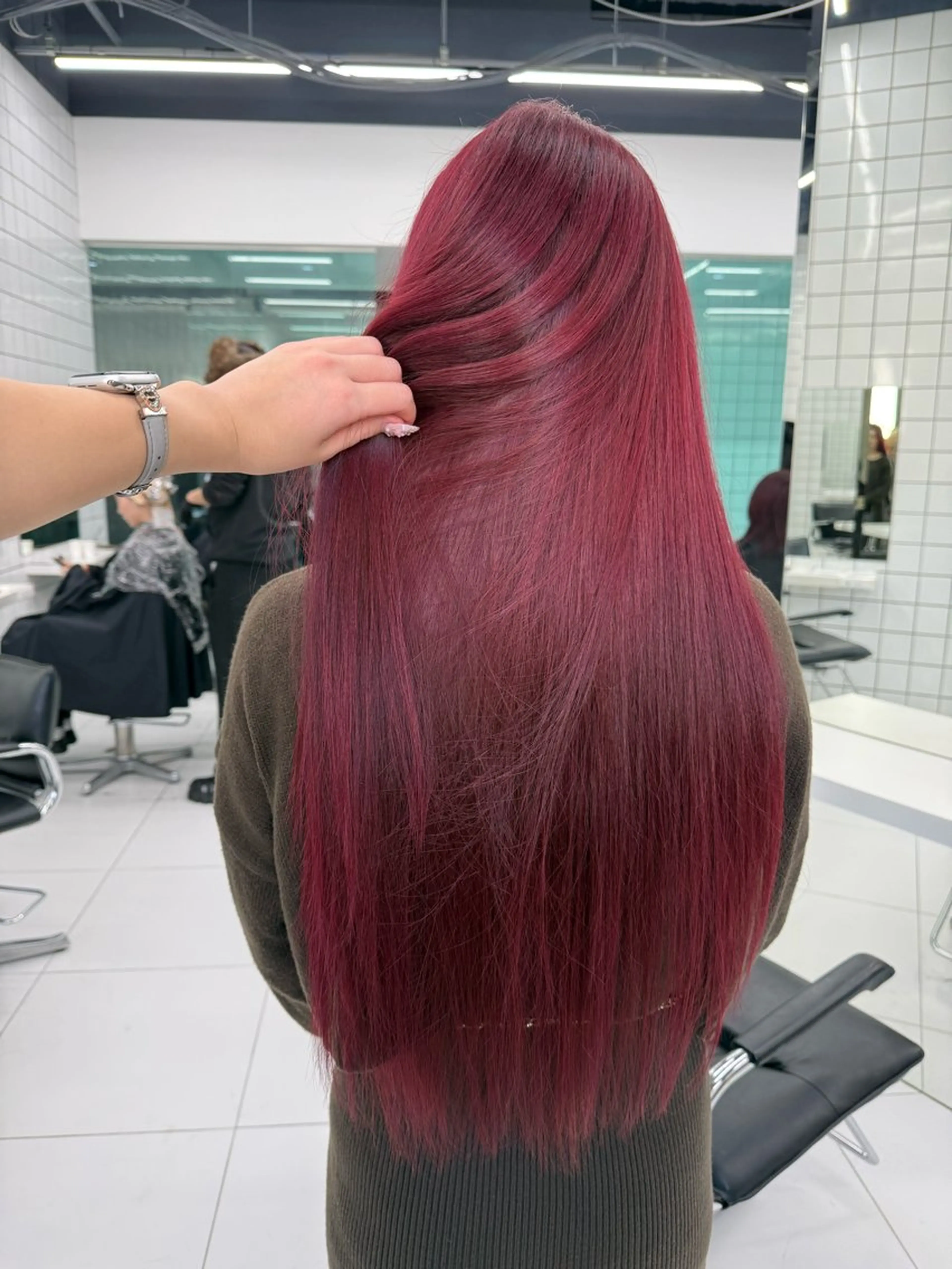 ロング カラー カット 縮毛矯正 𝑨𝑲𝑶 🍒/ 暖色カラーのヘアスタイル