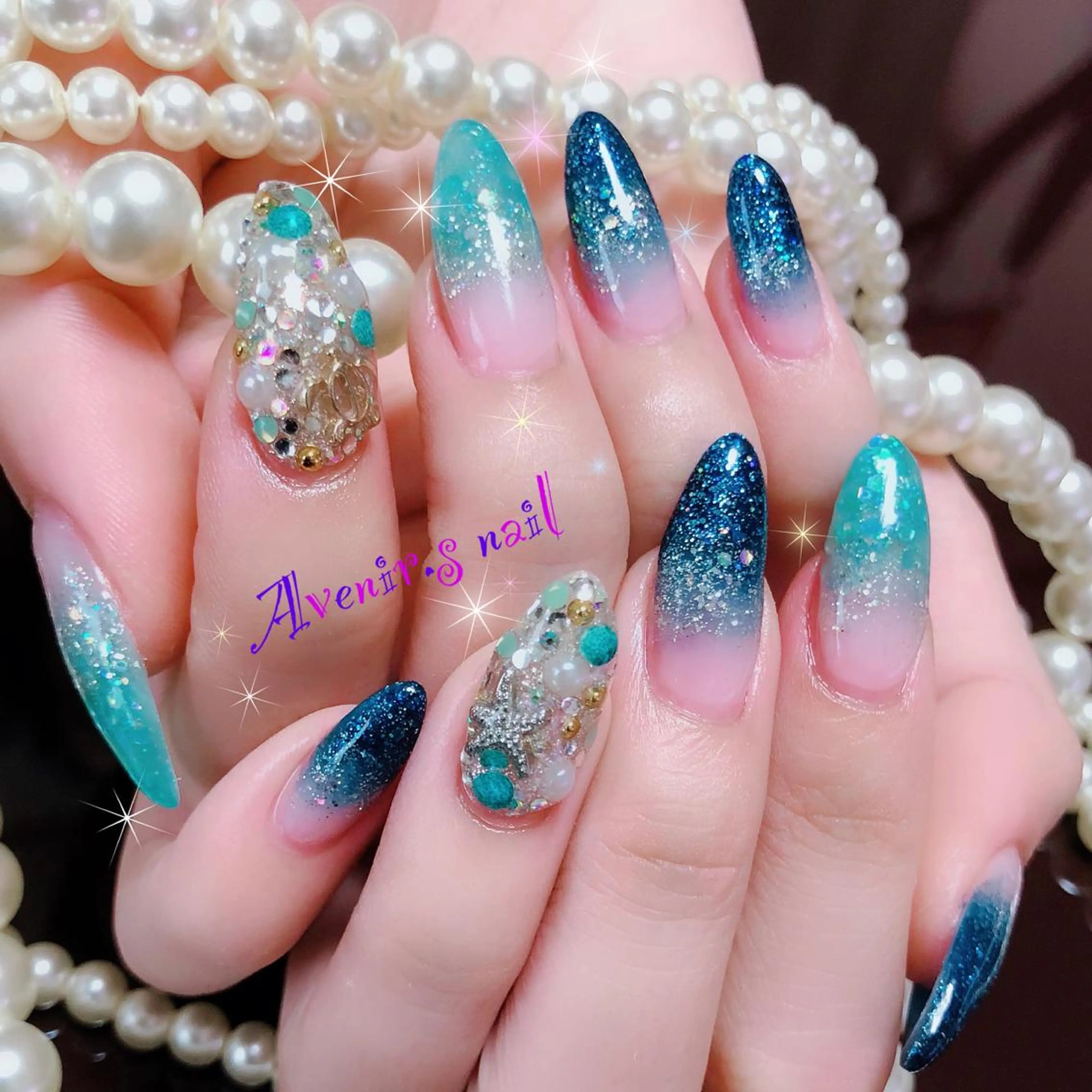 ネイル グラデーション ラメ(グリッター) ラメグラデーション Home Salon Avenir.のネイルデザイン