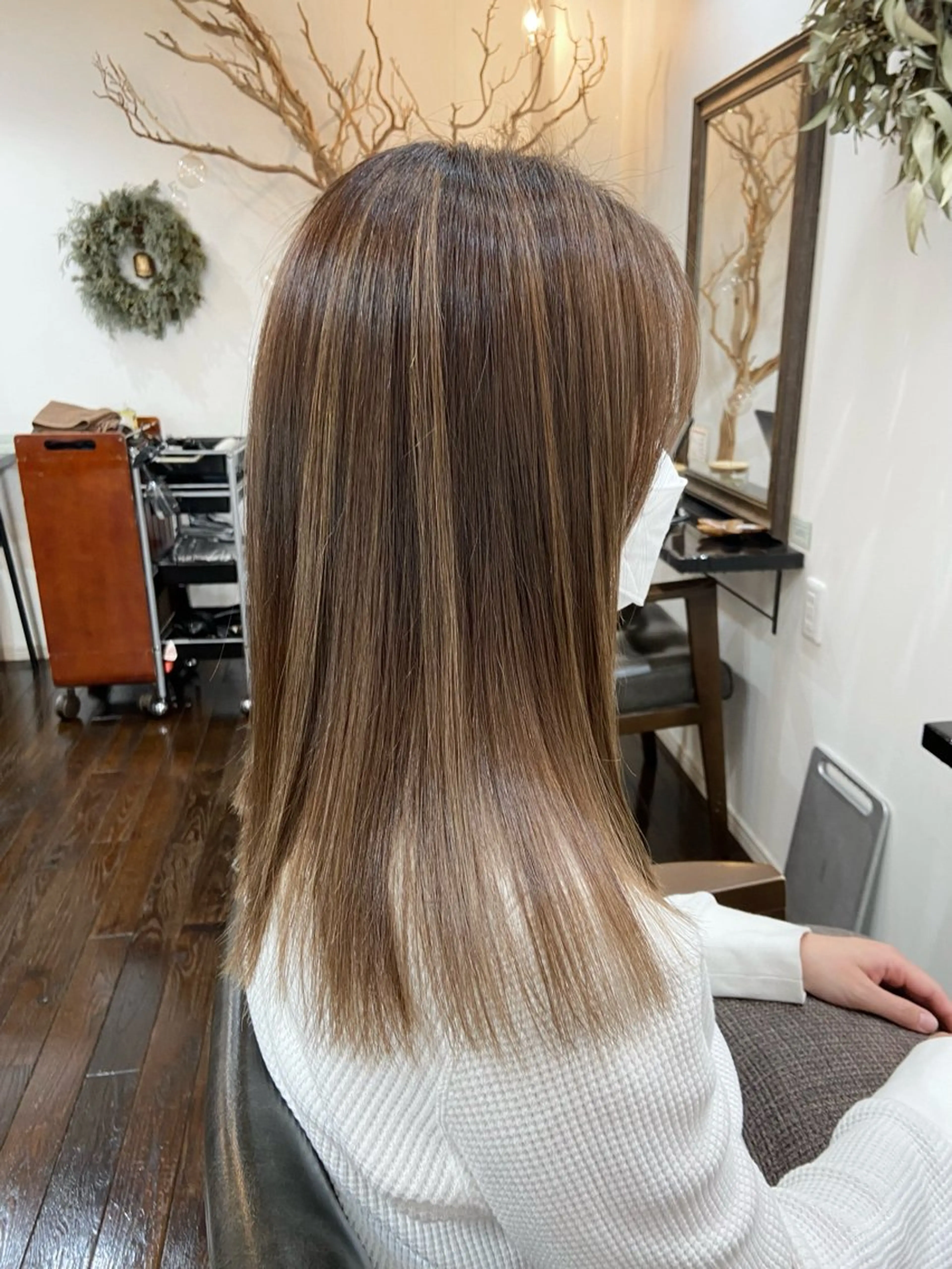 カット+ハイライト（ケアブリーチ）+カラー+1stepトリートメントの写真