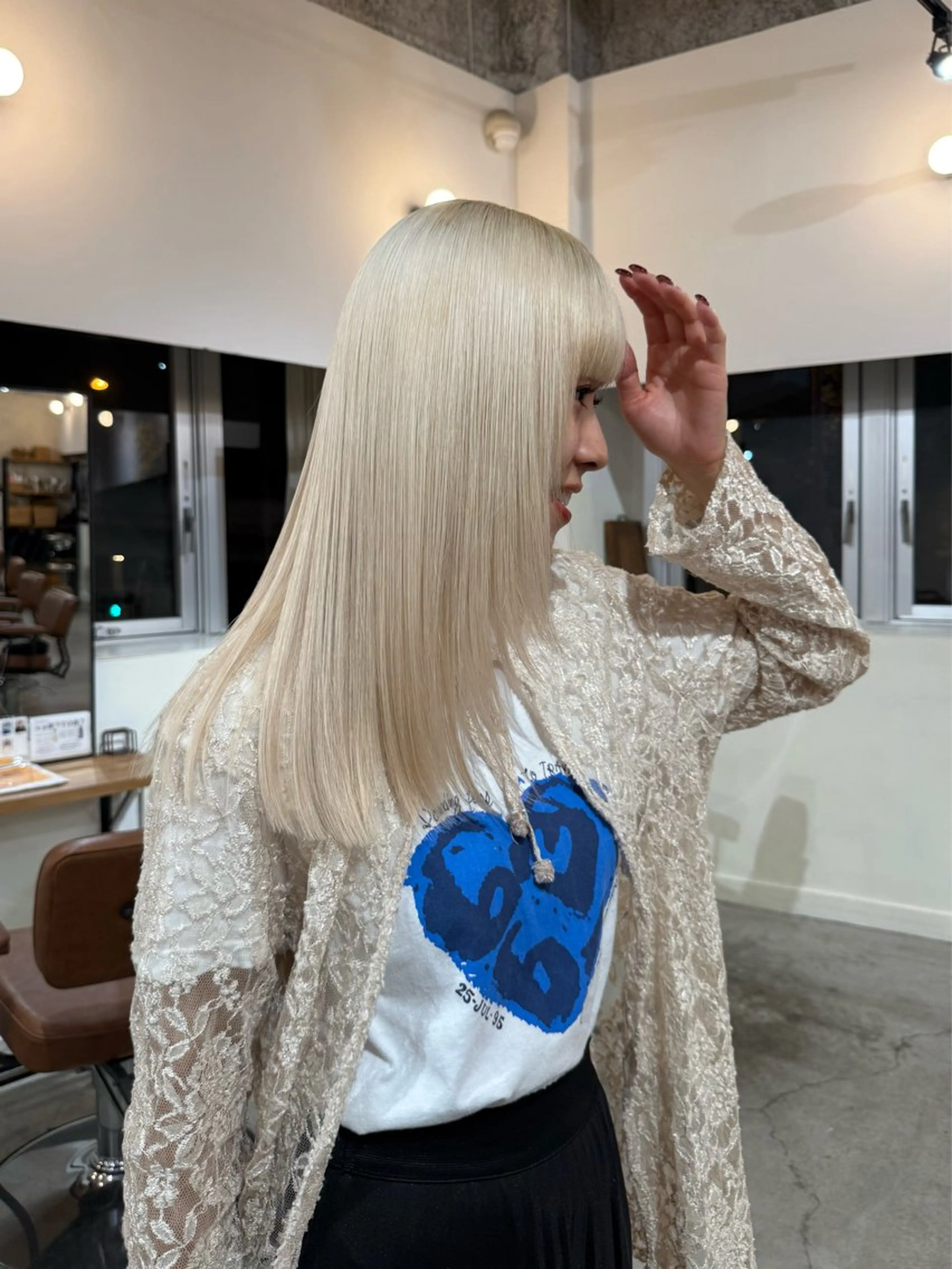 ロング ダメージレスの縮毛 矯正ブリーチMICOのヘアスタイル