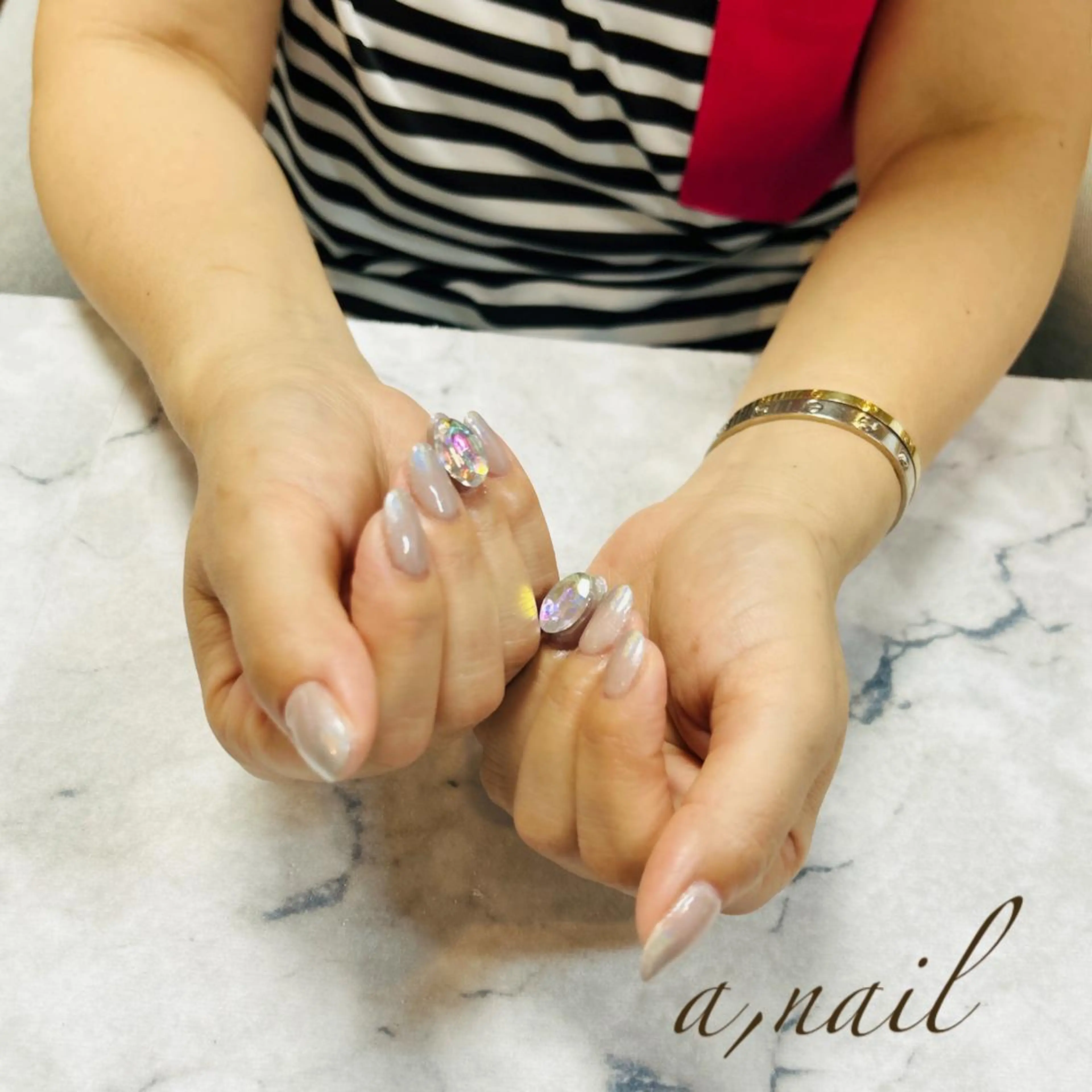 ネイル オーロラネイル フットネイル ジェルネイル グラデーション キラキラネイル ハンドネイル ネイルサロン エーネイルのネイルデザイン