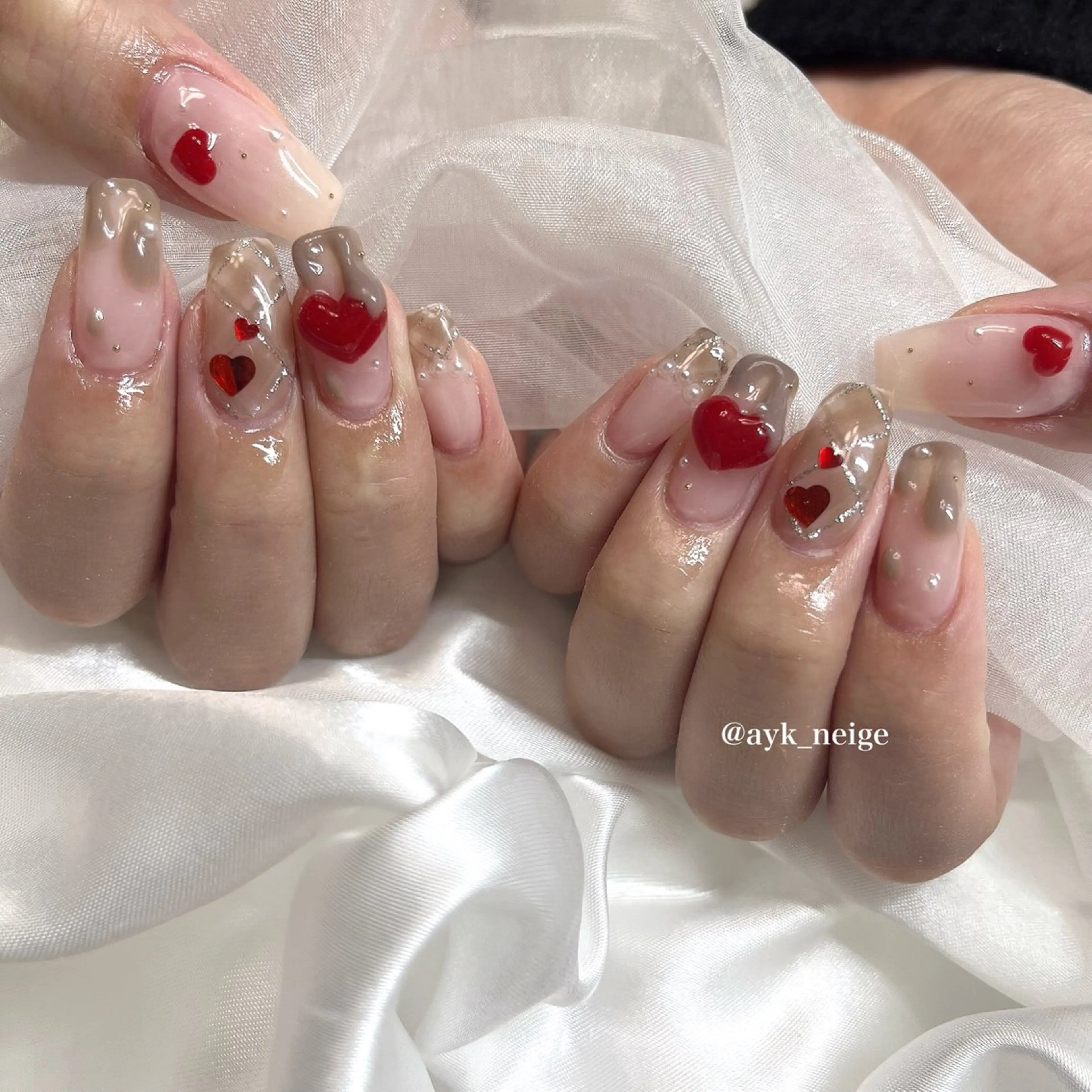 ネイル フットネイル キラキラネイル 韓国ネイル リボン シンプルネイル n'eige nail所属・大谷 綾香のネイルデザイン