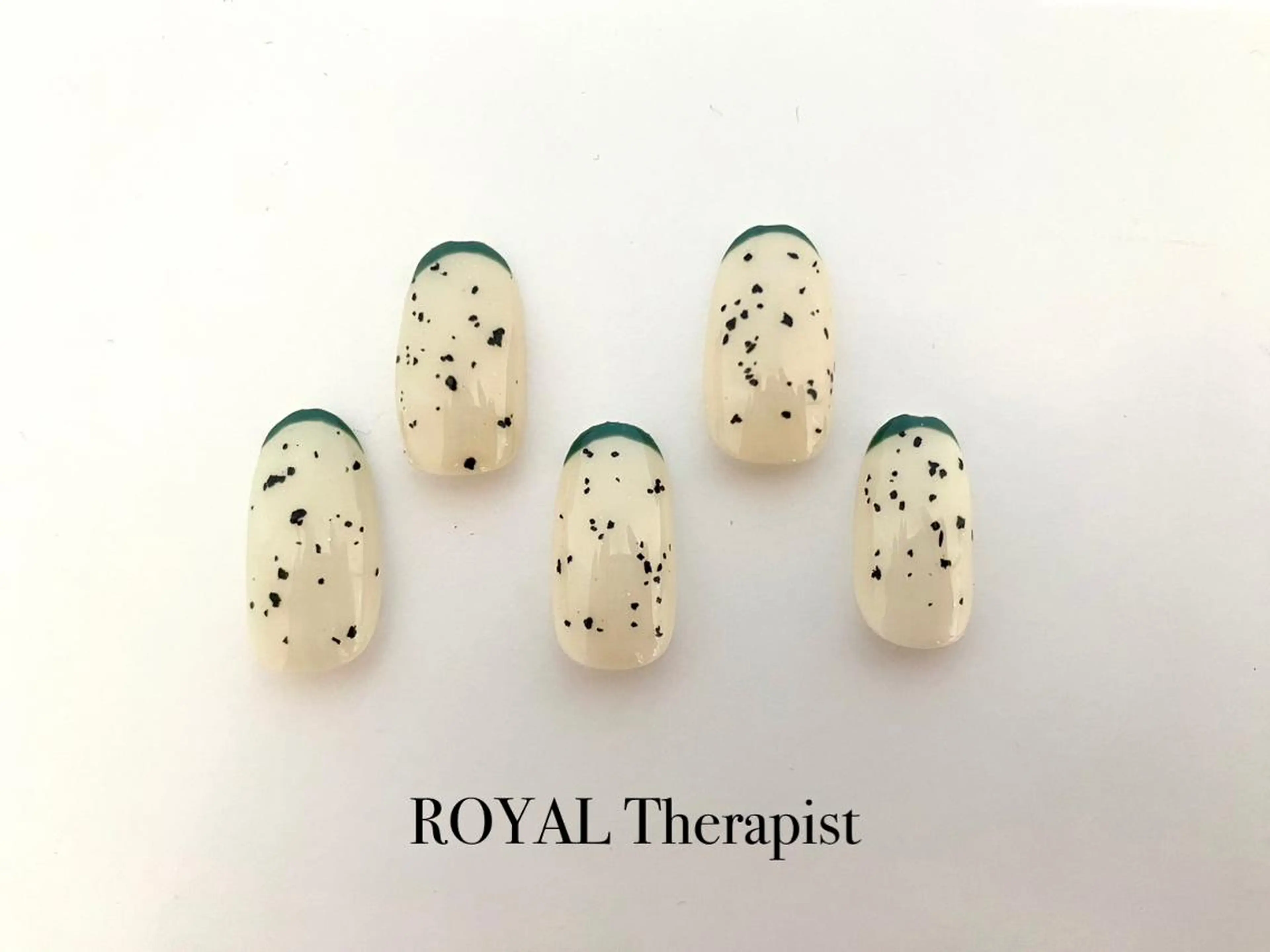 ネイル 【尾下】 ロイヤル•セラピストのネイルデザイン