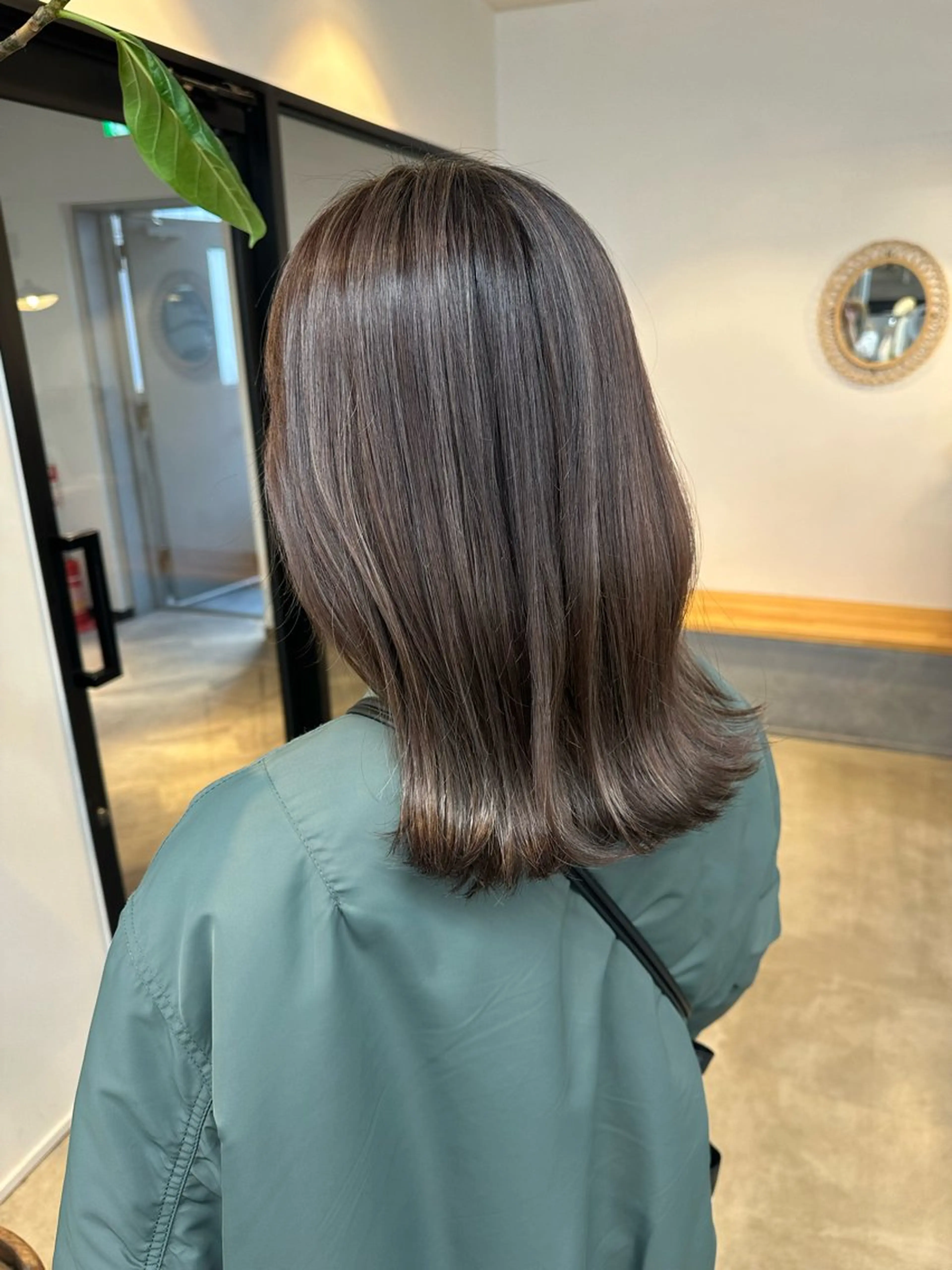 ミディアム ヘアカラー トリートメント yuika .のヘアスタイル