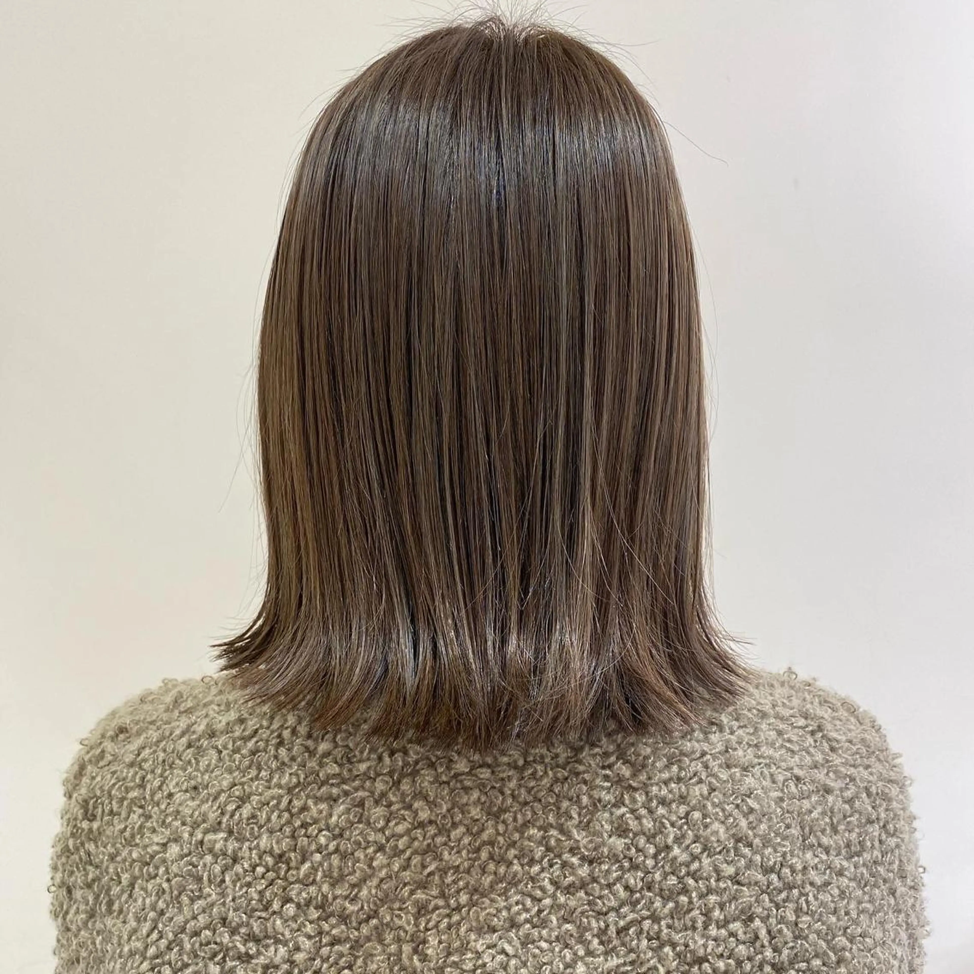 ショート カラー ベージュカラー 透明感カラー ハイライトカラー ハイライト 細めハイライト🩶 ボブ/レイヤーカットのヘアスタイル