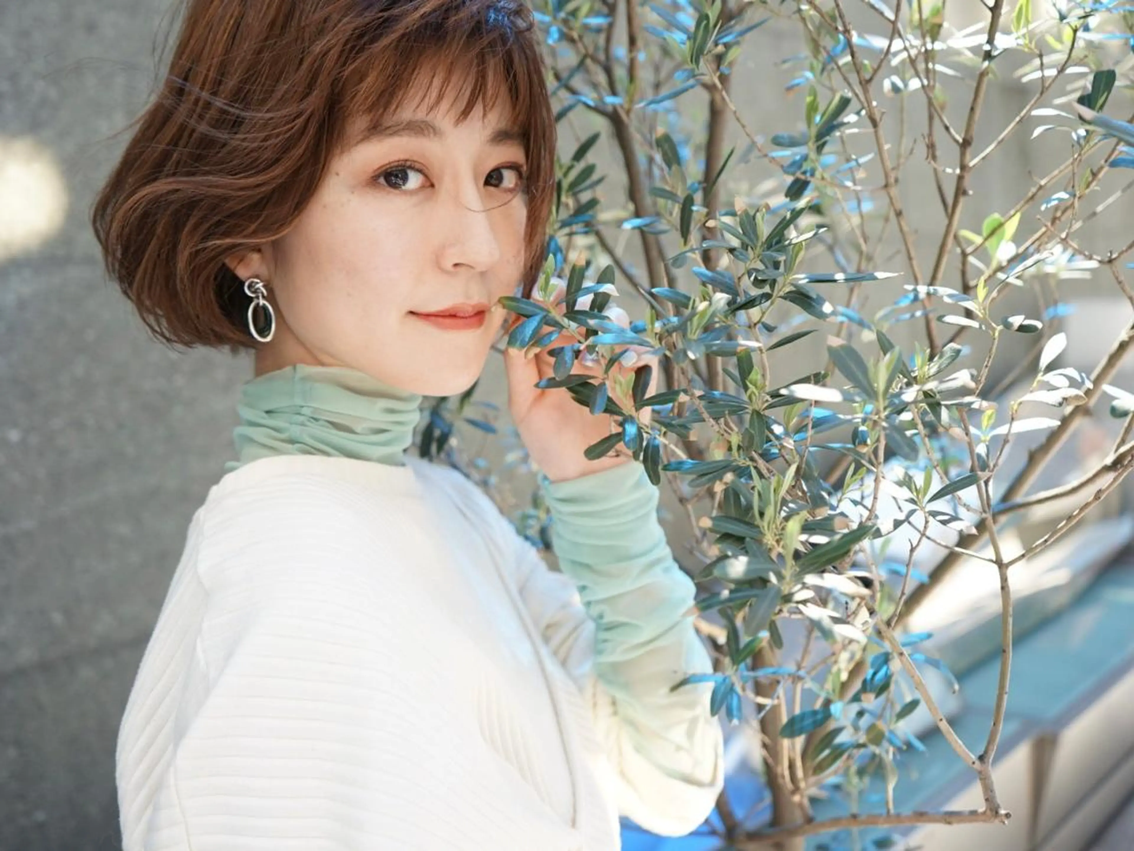 ミディアム カラー パーマ ヘアアレンジ アディクシーカラー アッシュ バレイヤージュ ベージュカラー ブリーチ newi grande 横浜店のヘアスタイル