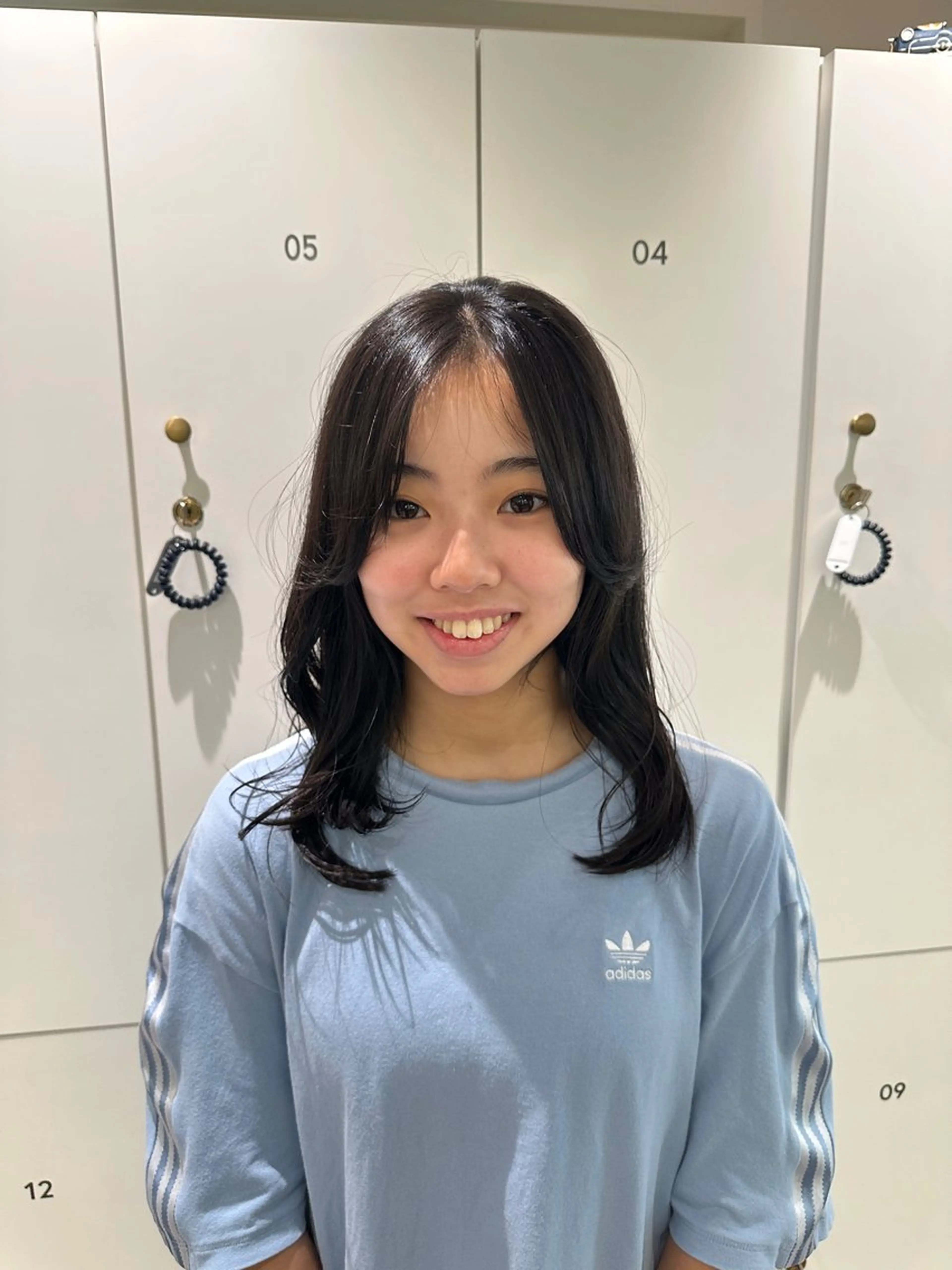 ミディアム 川上 彩夏のヘアスタイル