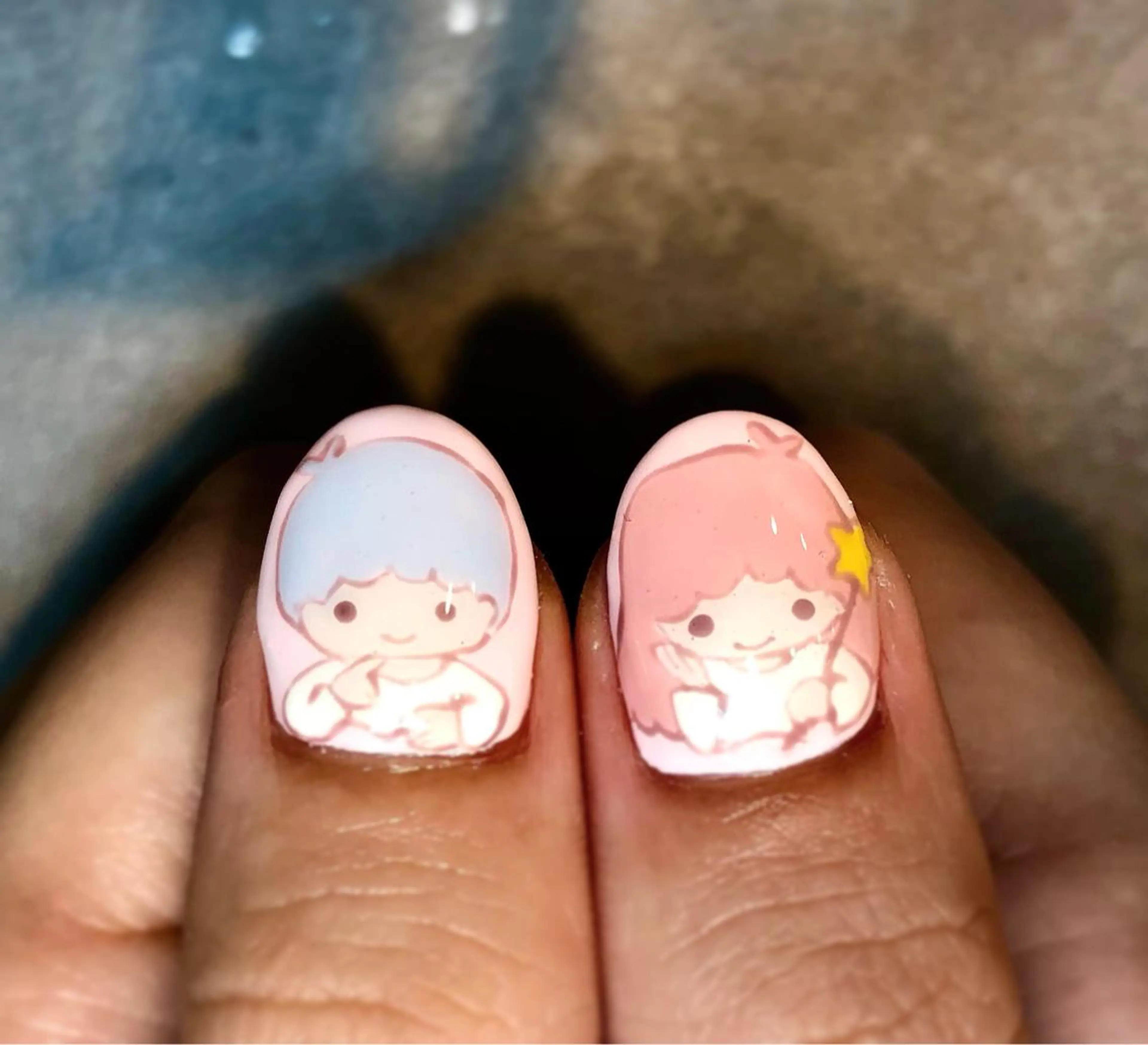 オフ込み☆キャラクター2本＋ワンカラーorラメグラ✨お時間内で相談。※繊細なアートは1本になります。の写真