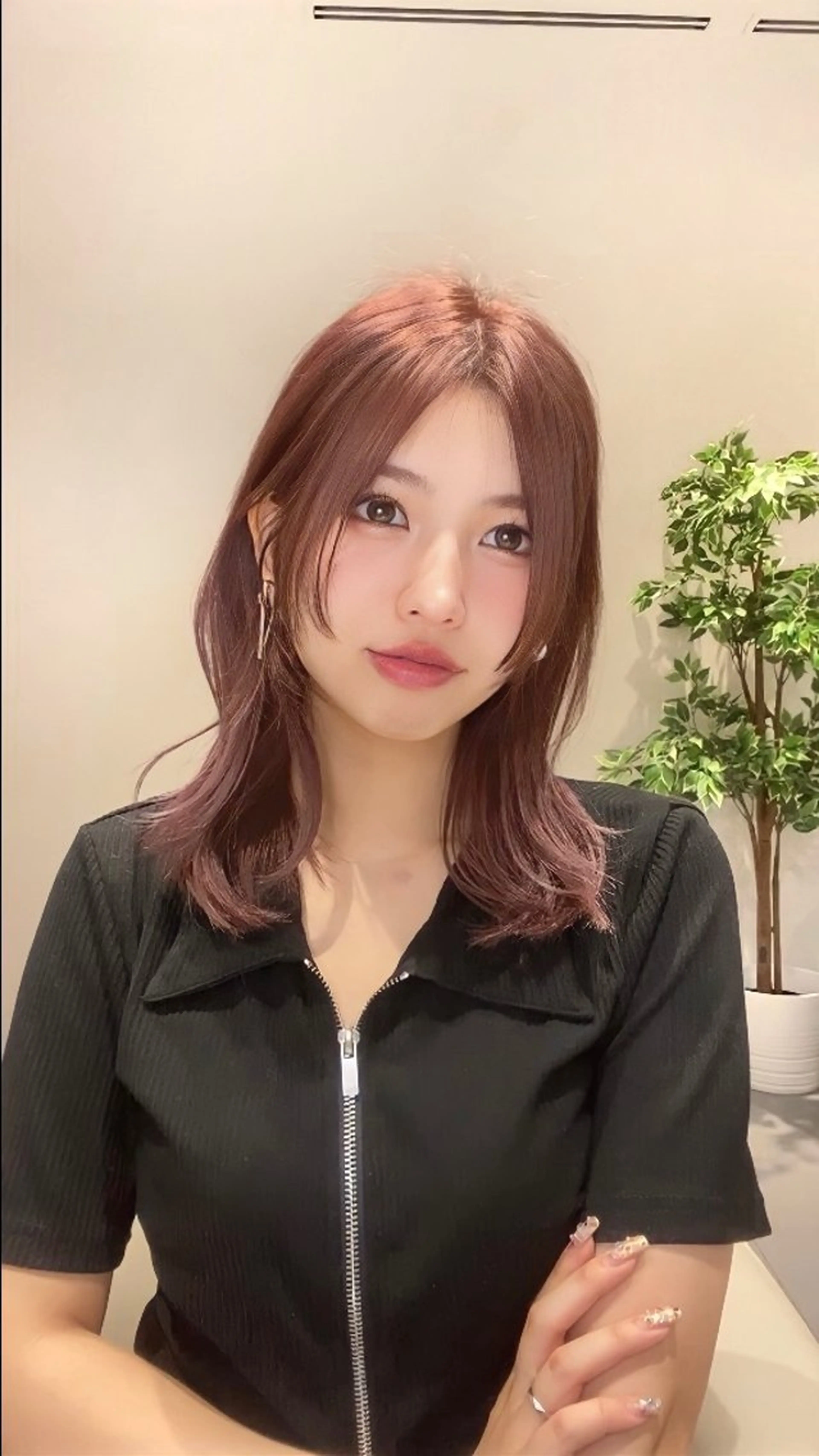 ミディアム カラー パーマ ヘアアレンジ ミディアムレイヤー ハイレイヤー レイヤーカット ウルフカット カット ヘアカラー トリートメント ヘアセット 小野寺瑞希 /最小顔カットのヘアスタイル