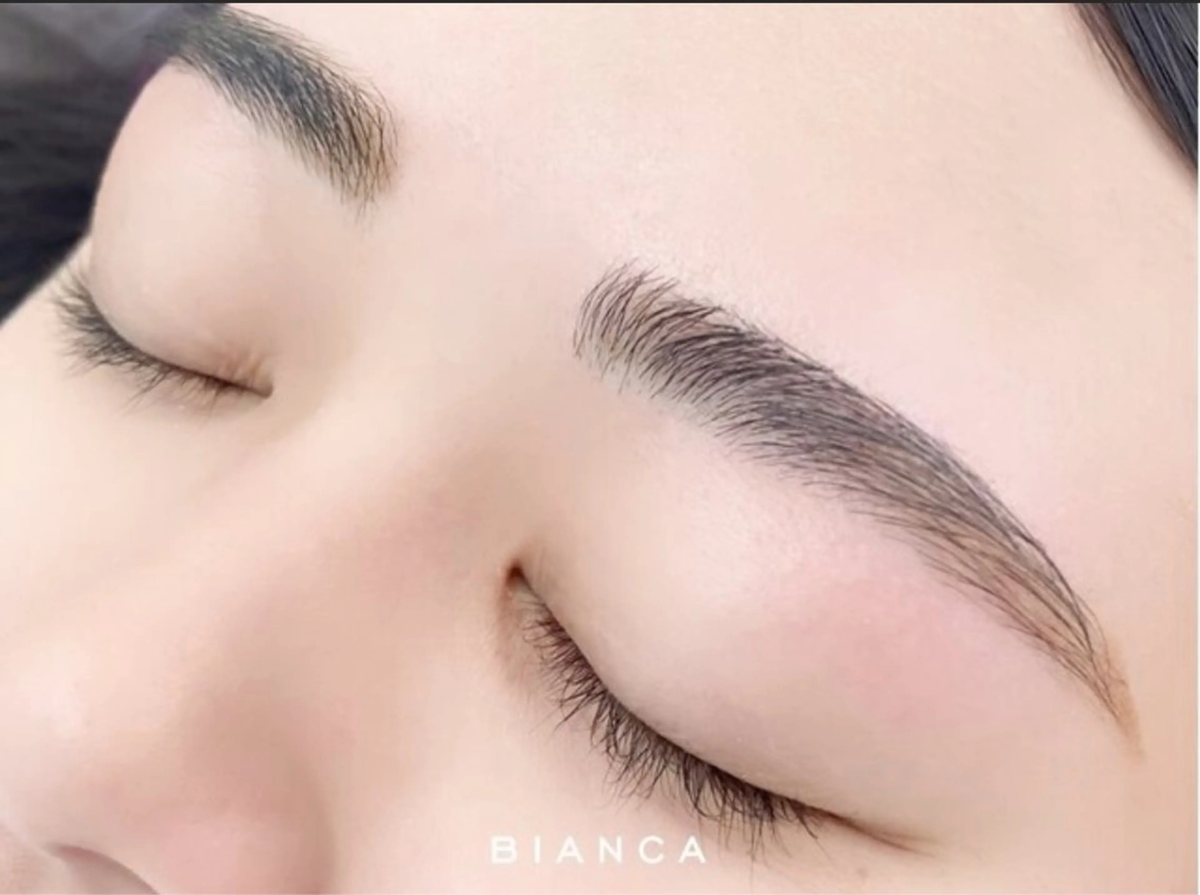 アイブロウ ワックス脱毛 岩松 沙耶のネイルデザイン