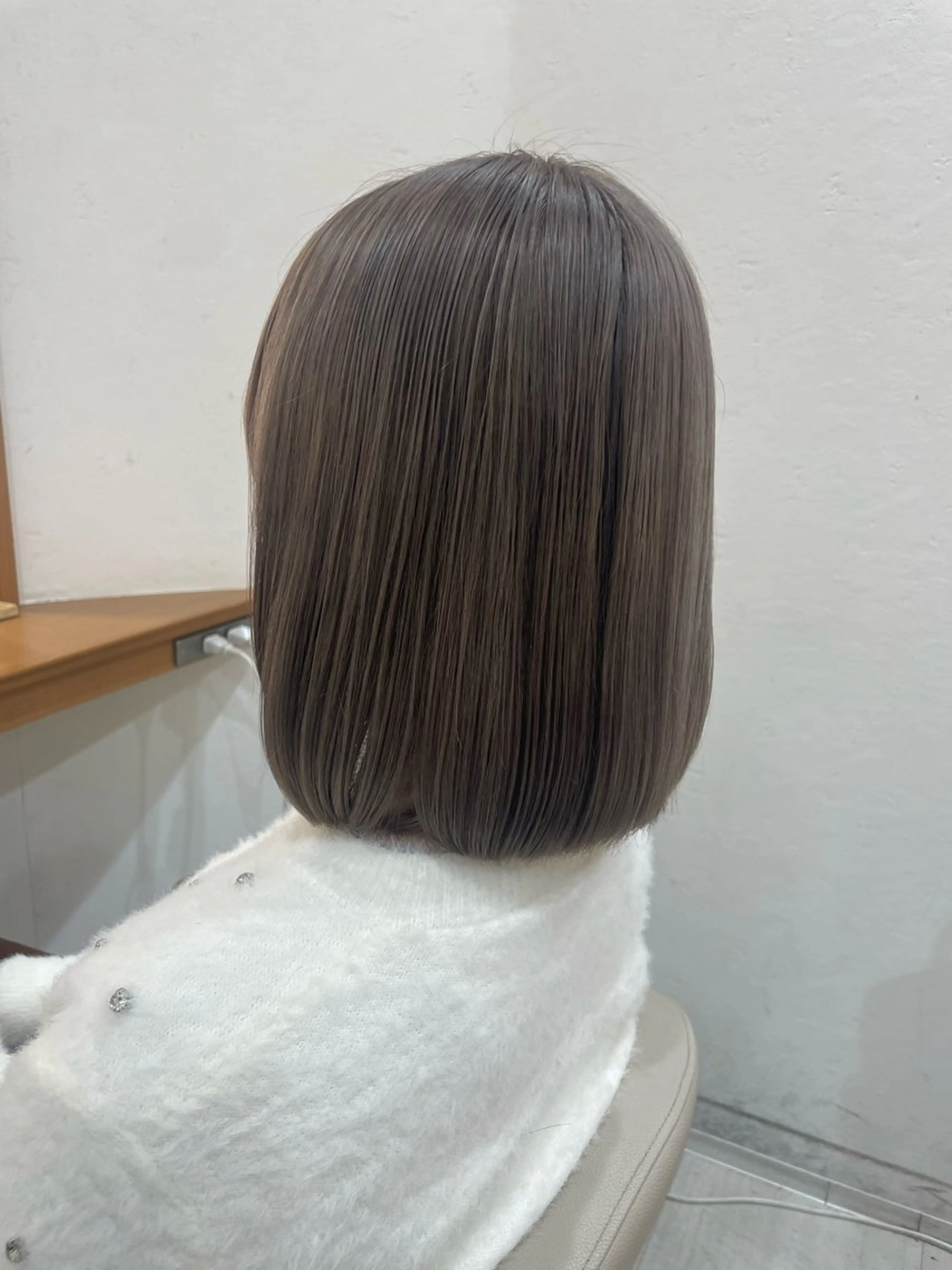 ショート カラー グレージュ ミルクティーグレージュ ヘアカラー 眞田 晟希／メンズパーマのヘアスタイル