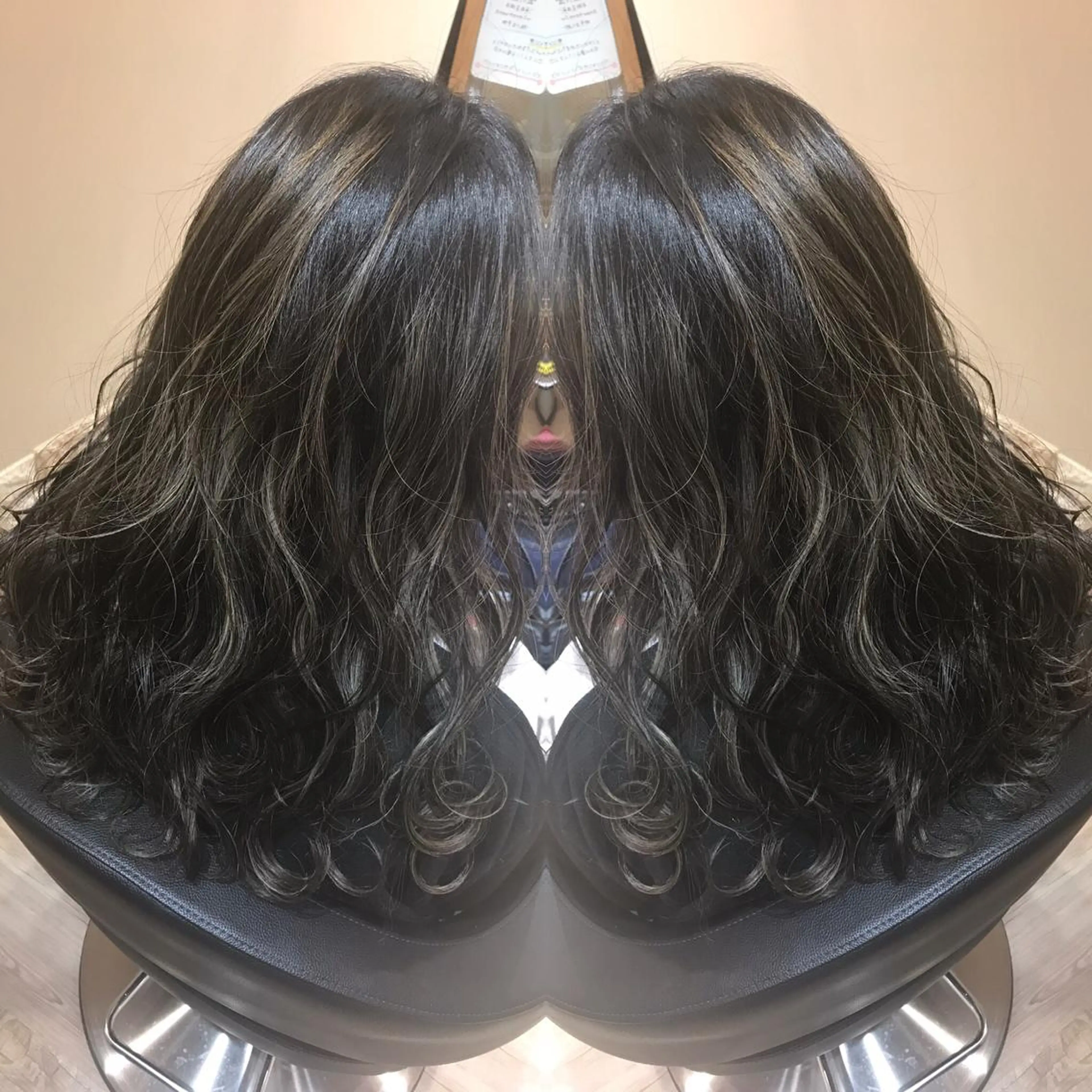 セミロング カラー ハイライトカラー ハイライト ヘアカラー 大久保 隆蔵のヘアスタイル