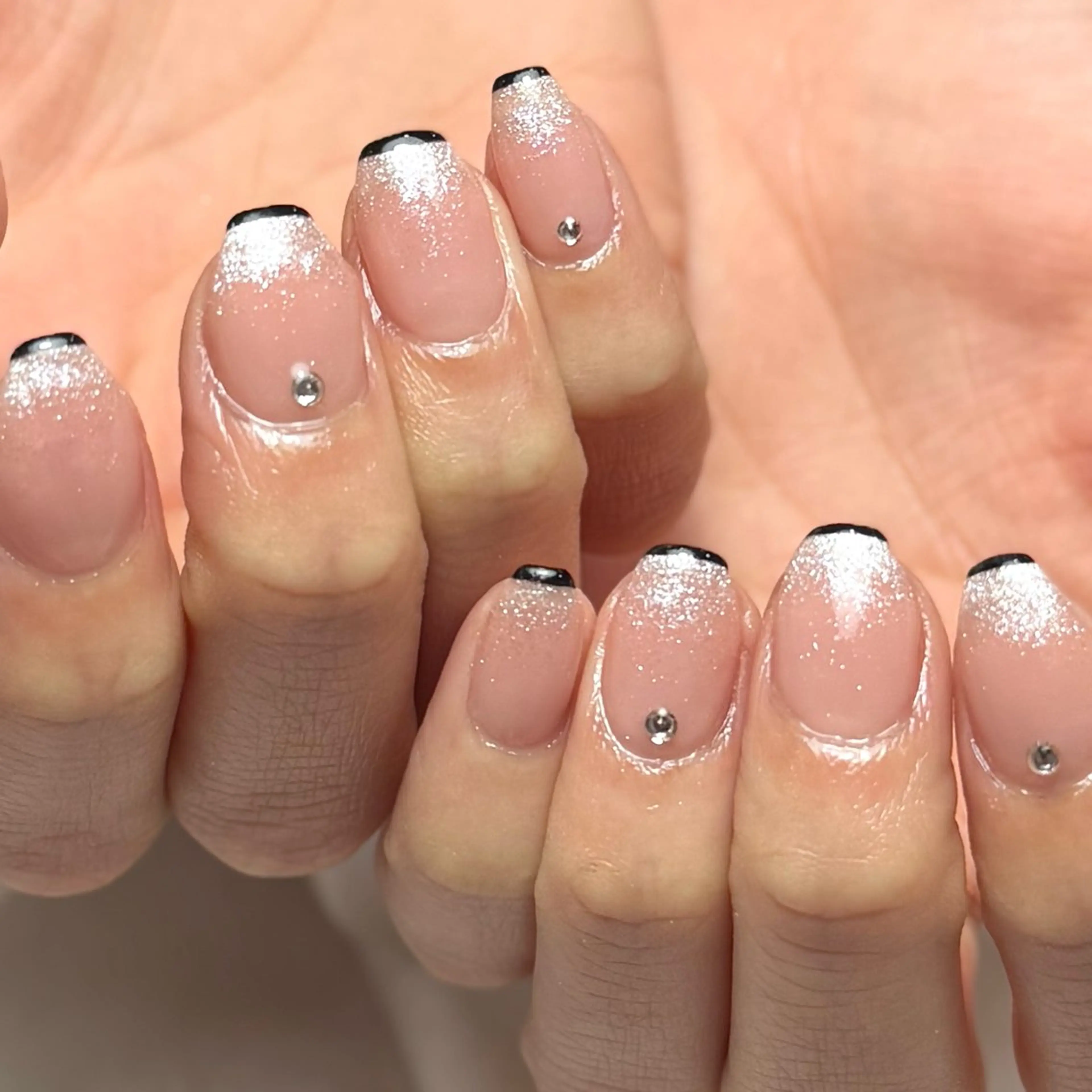 ネイル フレンチネイル キラキラネイル ラメ(グリッター) ハンドネイル Ray nail natsu🎀のネイルデザイン