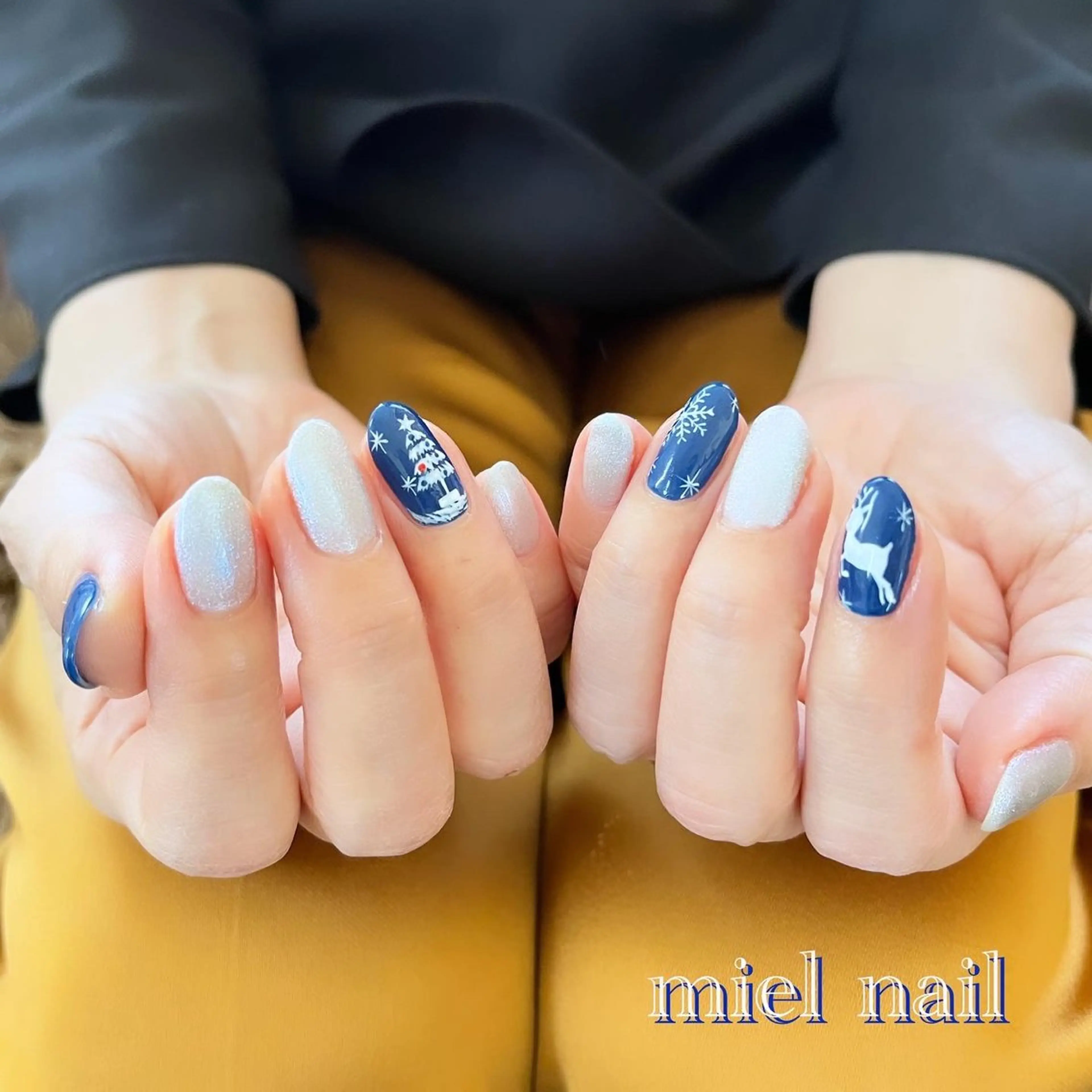ネイル マグネットネイル 持ち込み ネイビー 冬ネイル クリスマス ハンドネイル miel nailのネイルデザイン