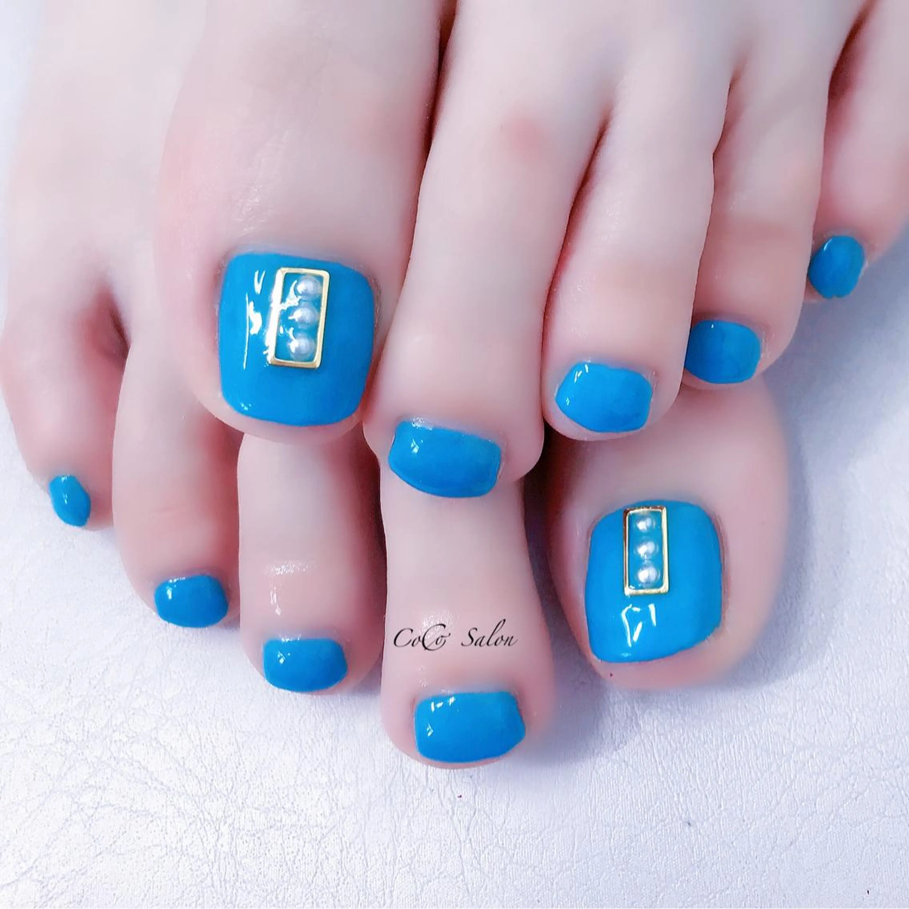 ネイル ブルー フットネイル ワンカラーネイル 夏ネイル CoCoSalon ネイル/まつ毛予約のネイルデザイン