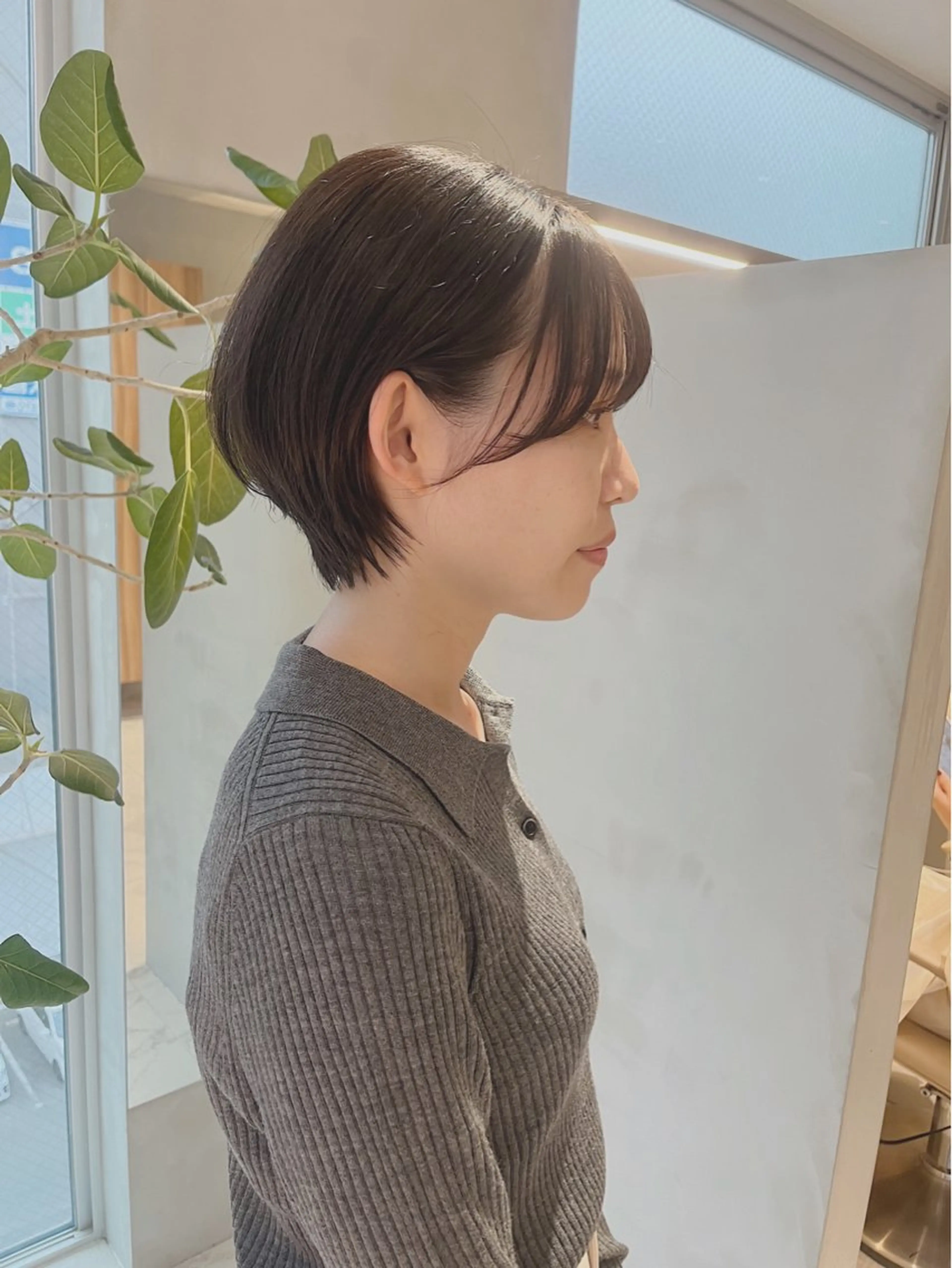 ショート ブリーチなし 寒色カラーのヘアスタイル