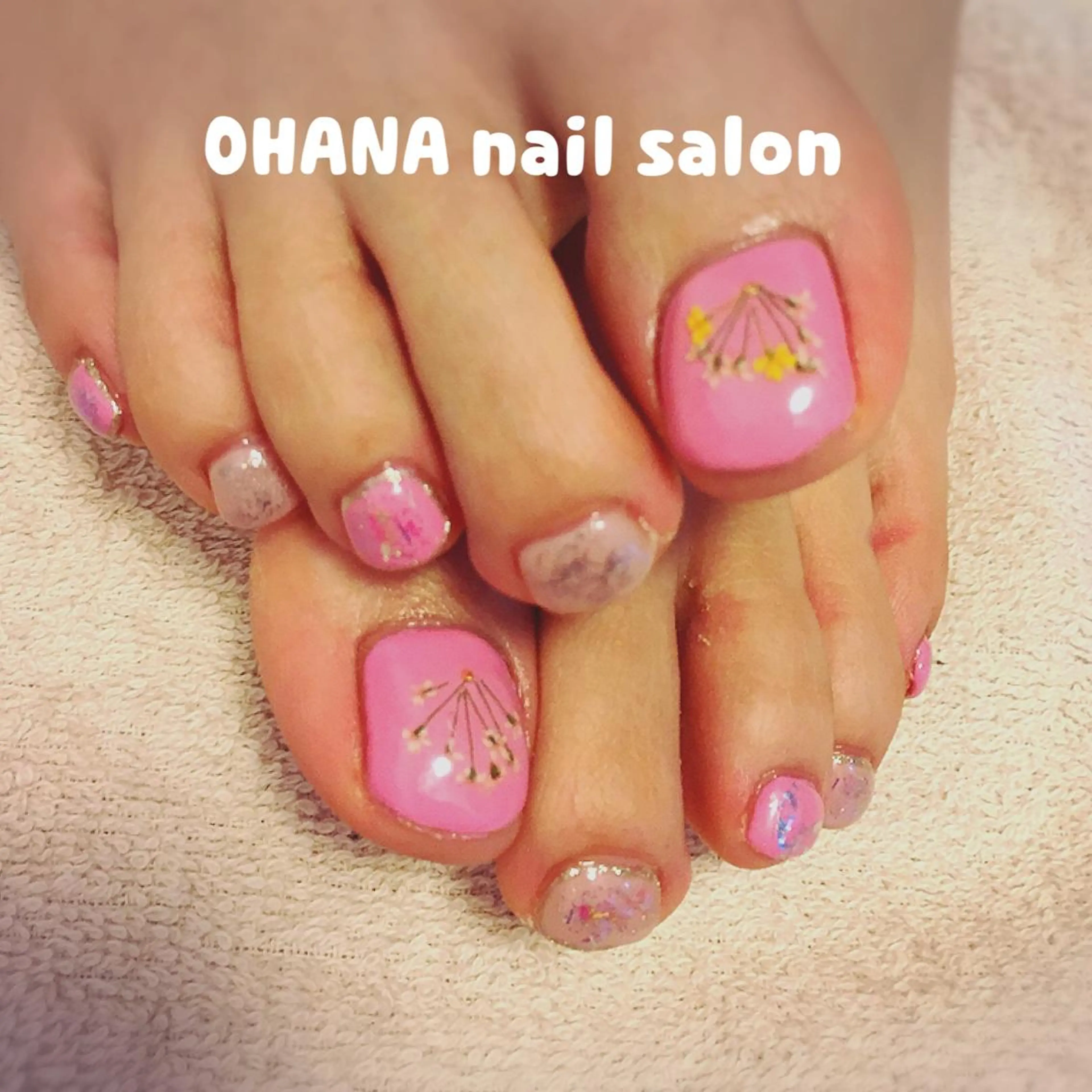 ネイル フットネイル ジェルネイル 春ネイル 黄色 那覇🏝️台湾人 ネイリストSHIUのネイルデザイン