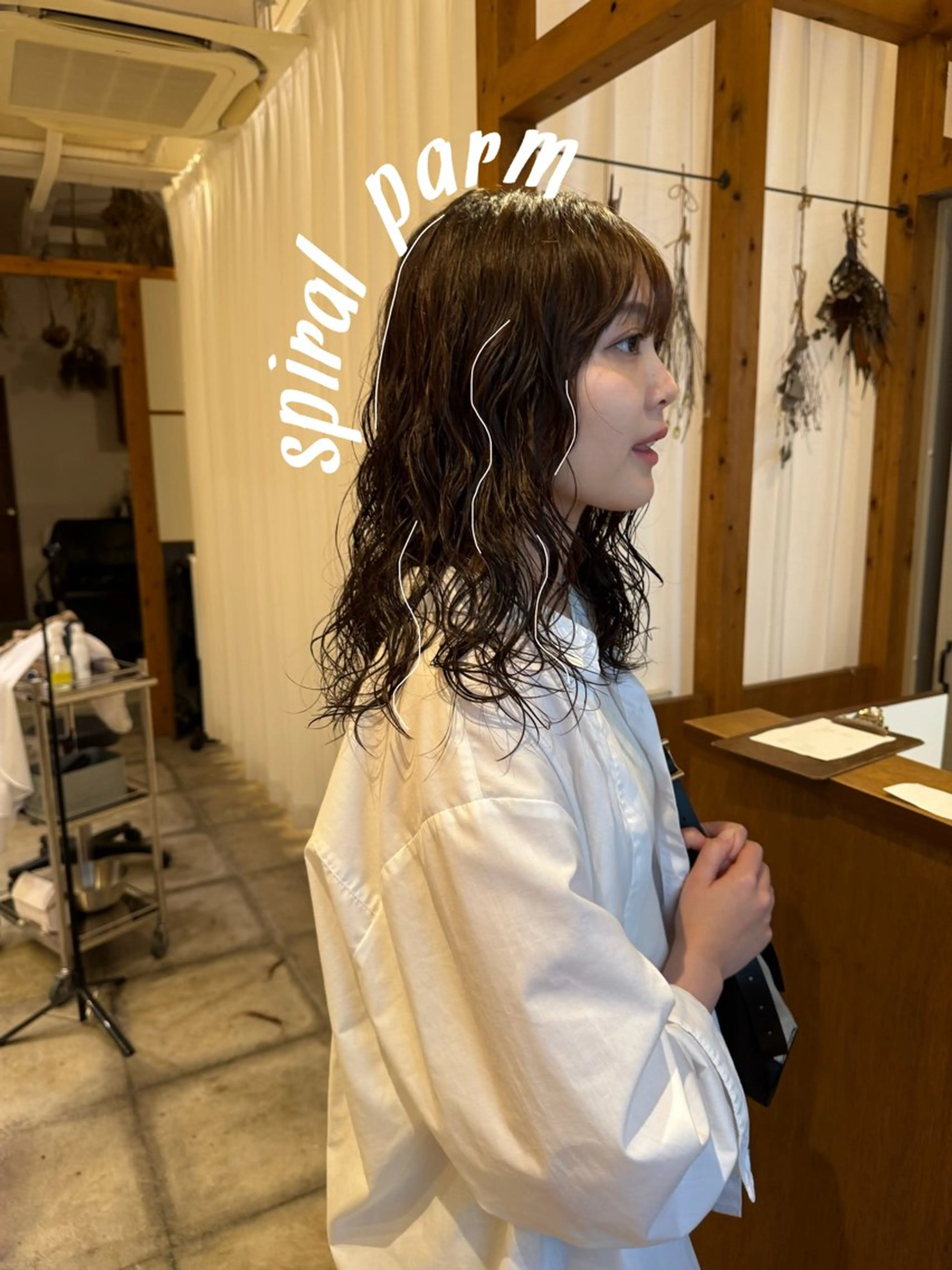 セミロング パーマ セミロングパーマ スパイラルパーマ パーマ トリートメント ENIF 大島 芽生のヘアスタイル