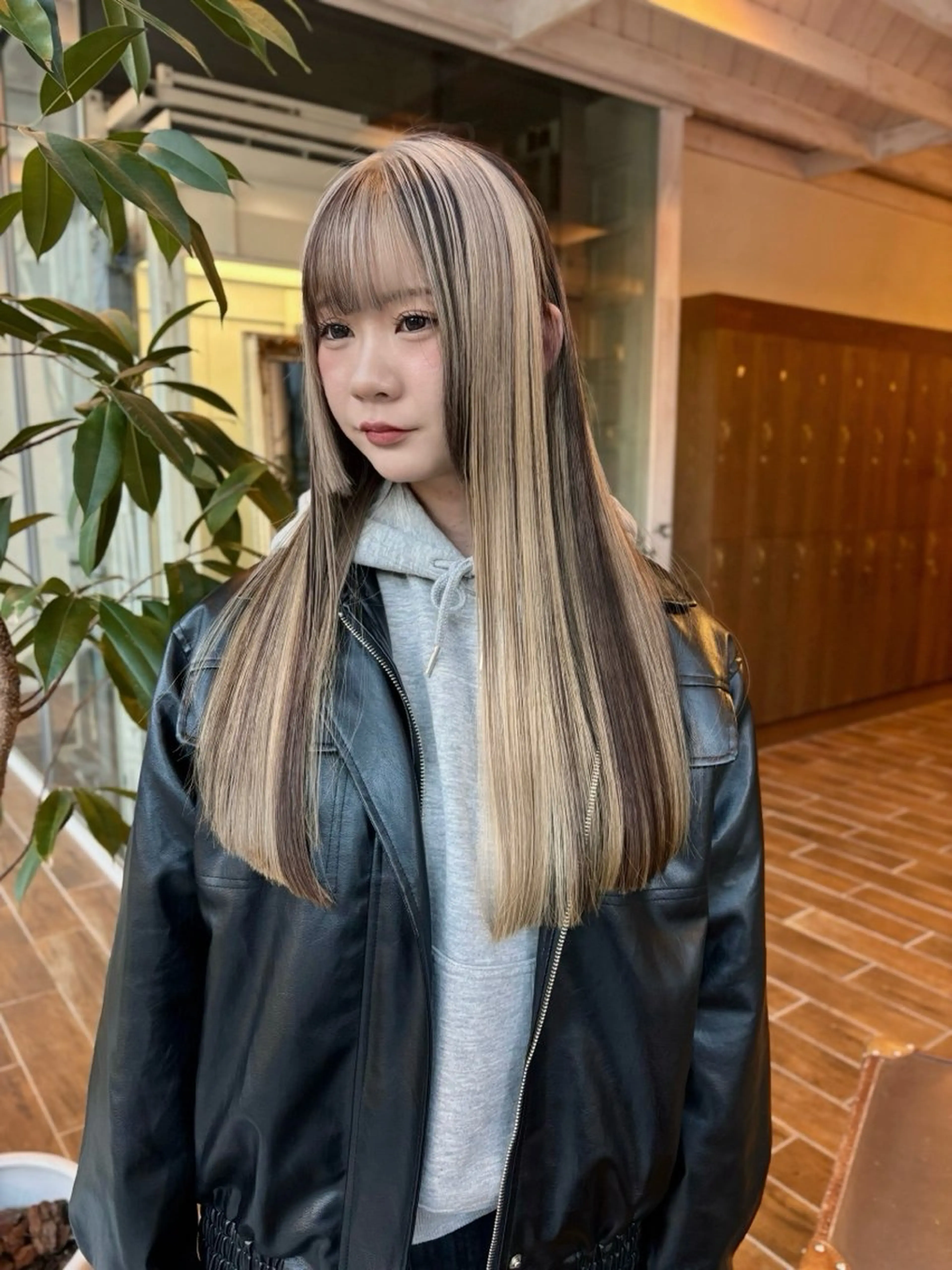 ロング カラー デザインカラー ハイトーンカラー 卒業式のヘアスタイル ヘアカラー ハイトーン/デザイン カラー/るいのヘアスタイル
