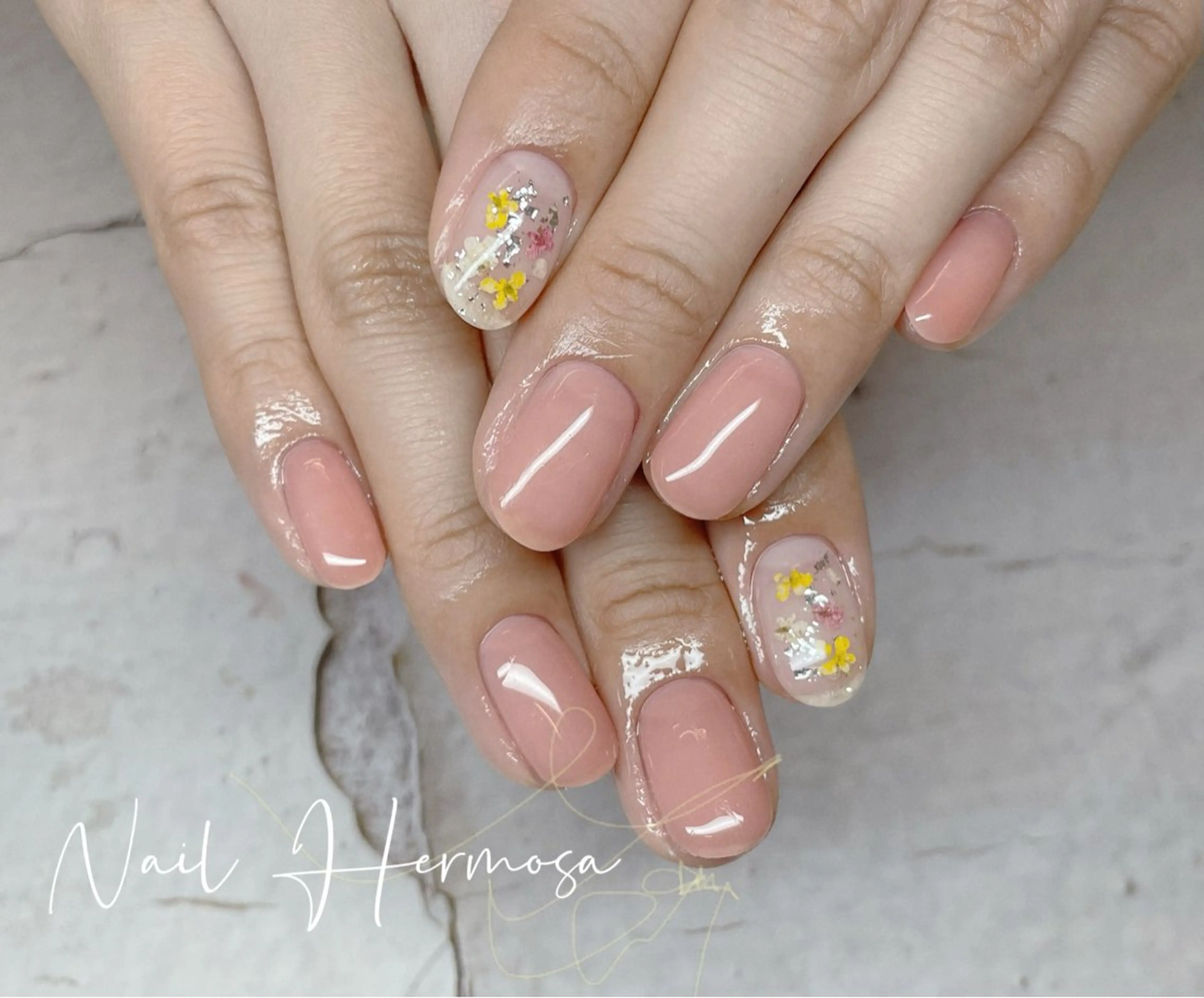 ネイル アートネイル ジェルネイル グラデーション マグネットネイル 持ち込み ハンドネイル エルモサ YURIKAのネイルデザイン