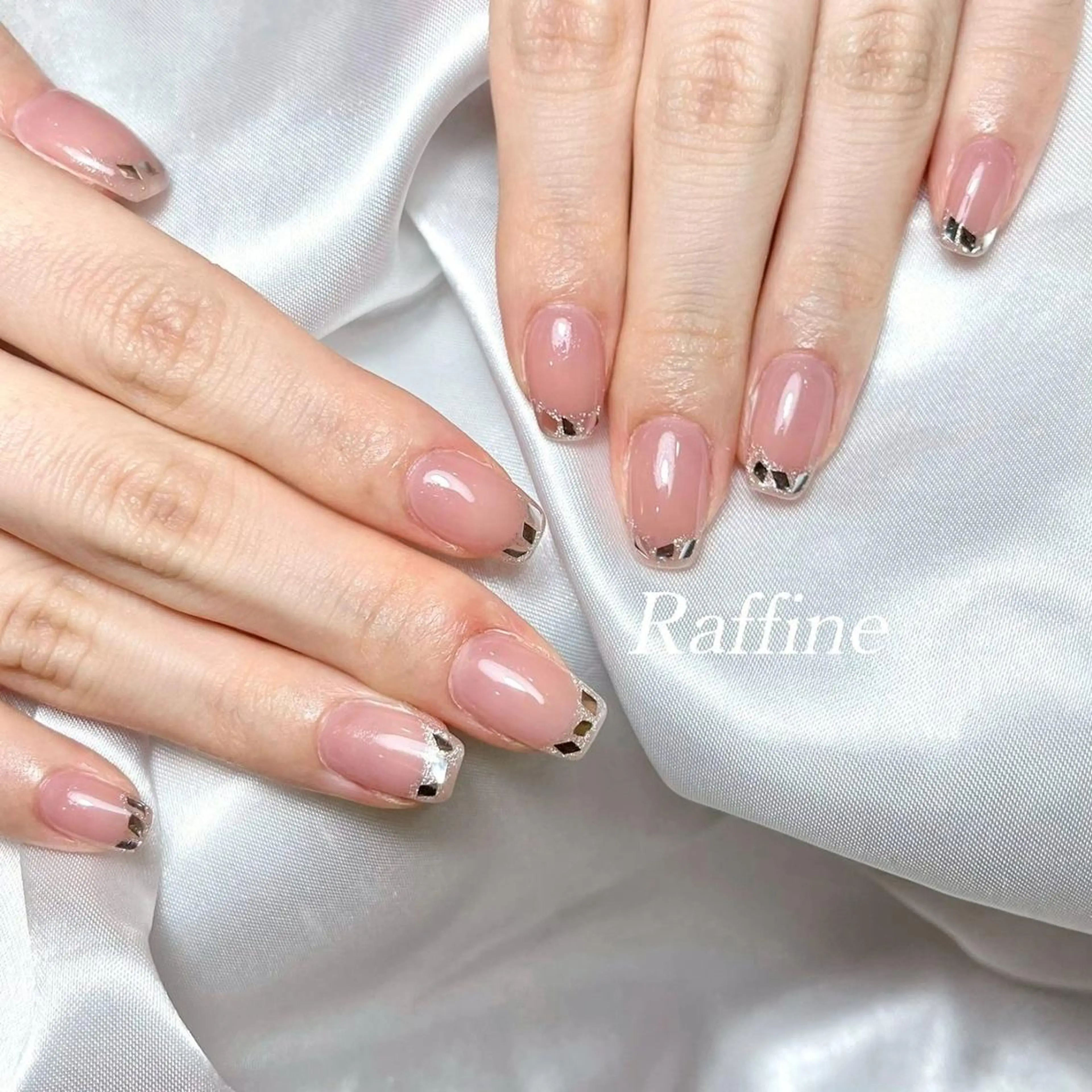 ネイル ハンドネイル フットネイル ハンドケア RAFFINE 月🦋🩵のネイルデザイン