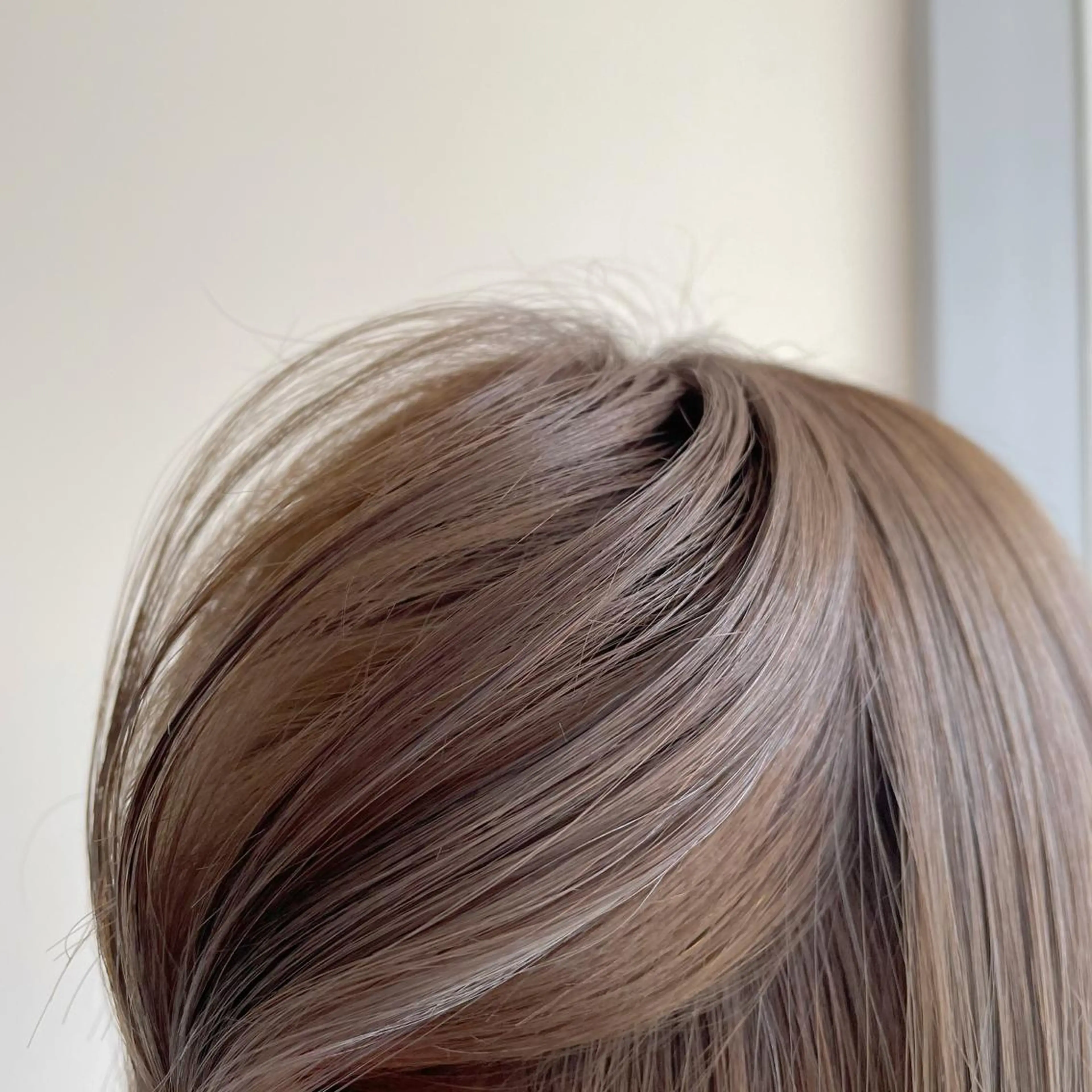 ショート カラー ベージュカラー ブリーチ ミルクティーベージュ ブリーチなしカラー ♡トップスタイリス ト/美髪矯正hinaのヘアスタイル