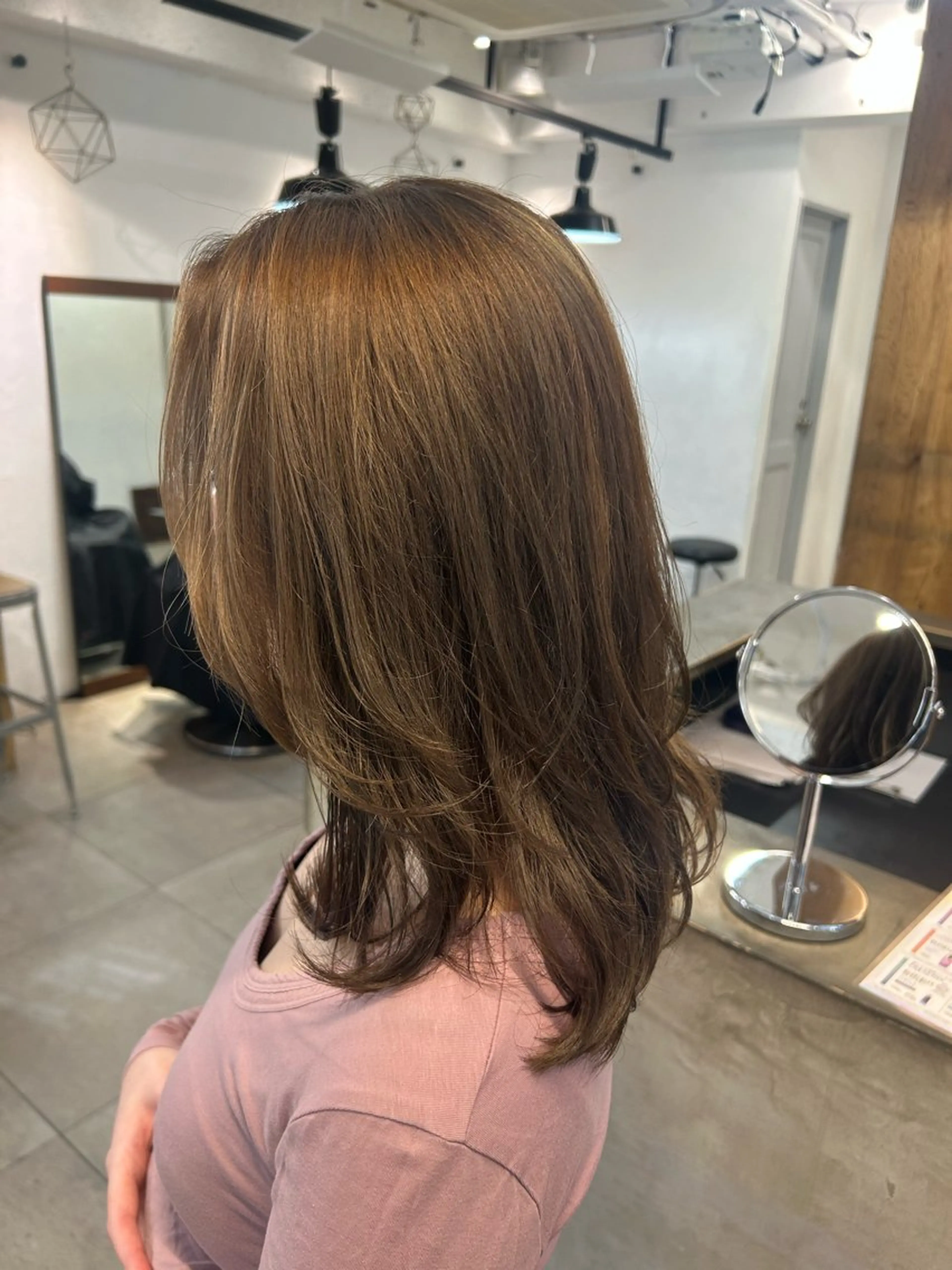 ミディアム レイヤーカット ヘアカラー トリートメント LOE所属・LOE Yuuka/42🩵のヘアスタイル