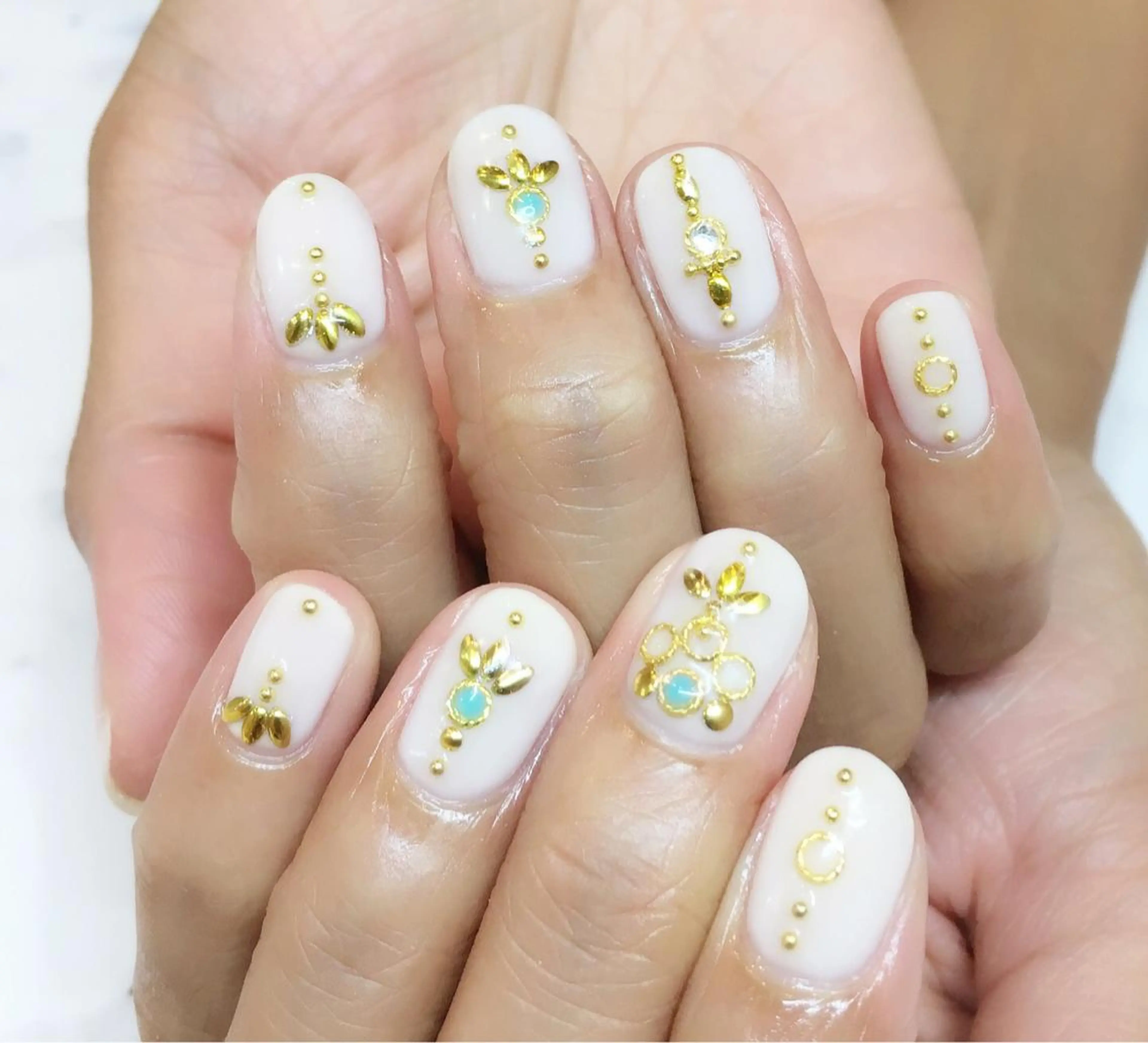 ネイル ジェルネイル ショートネイル シンプルネイル ストーンネイル nail salon Soeurのネイルデザイン