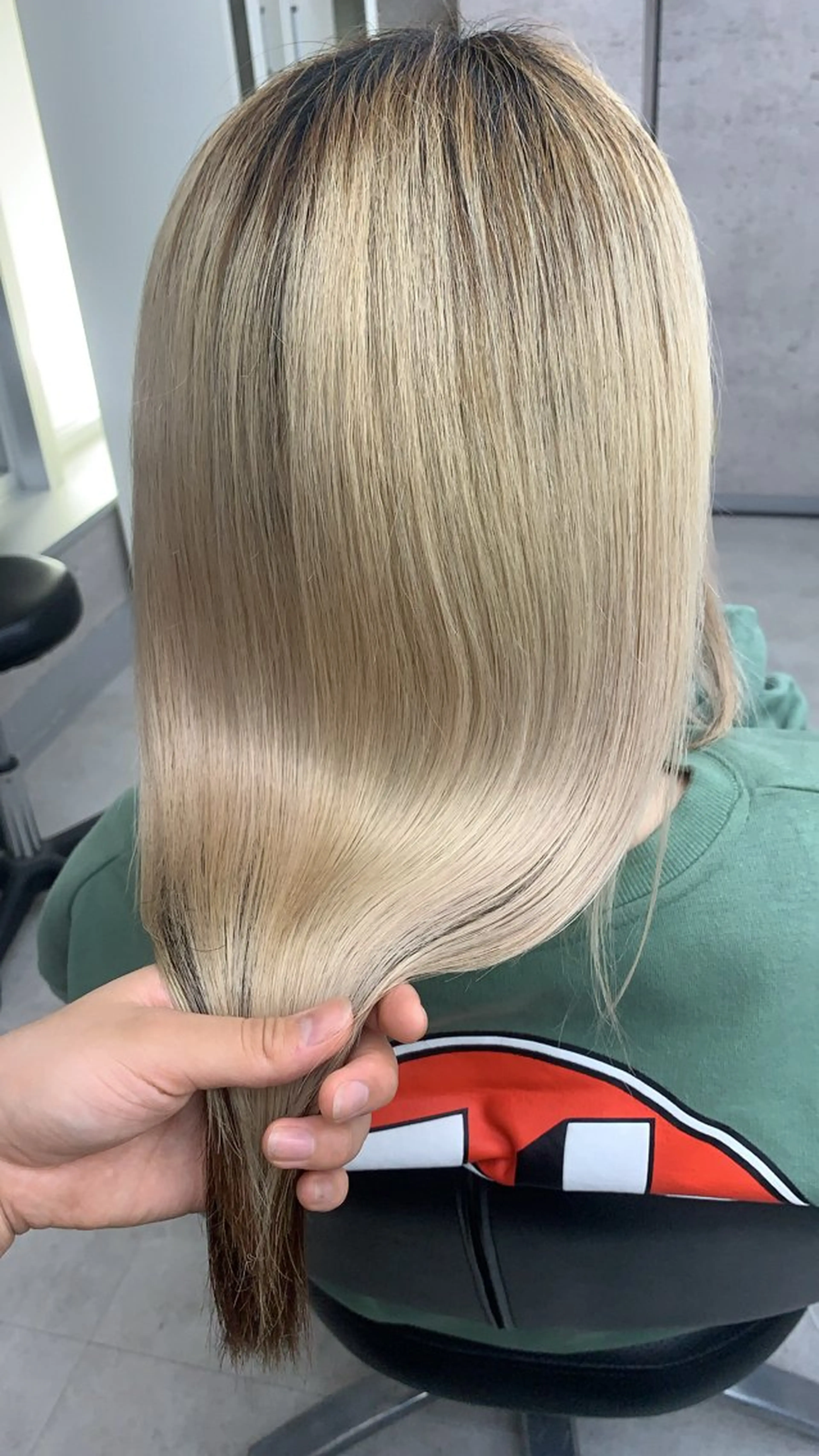 セミロング トリートメント HARUKA🖤 ハイトーンのヘアスタイル