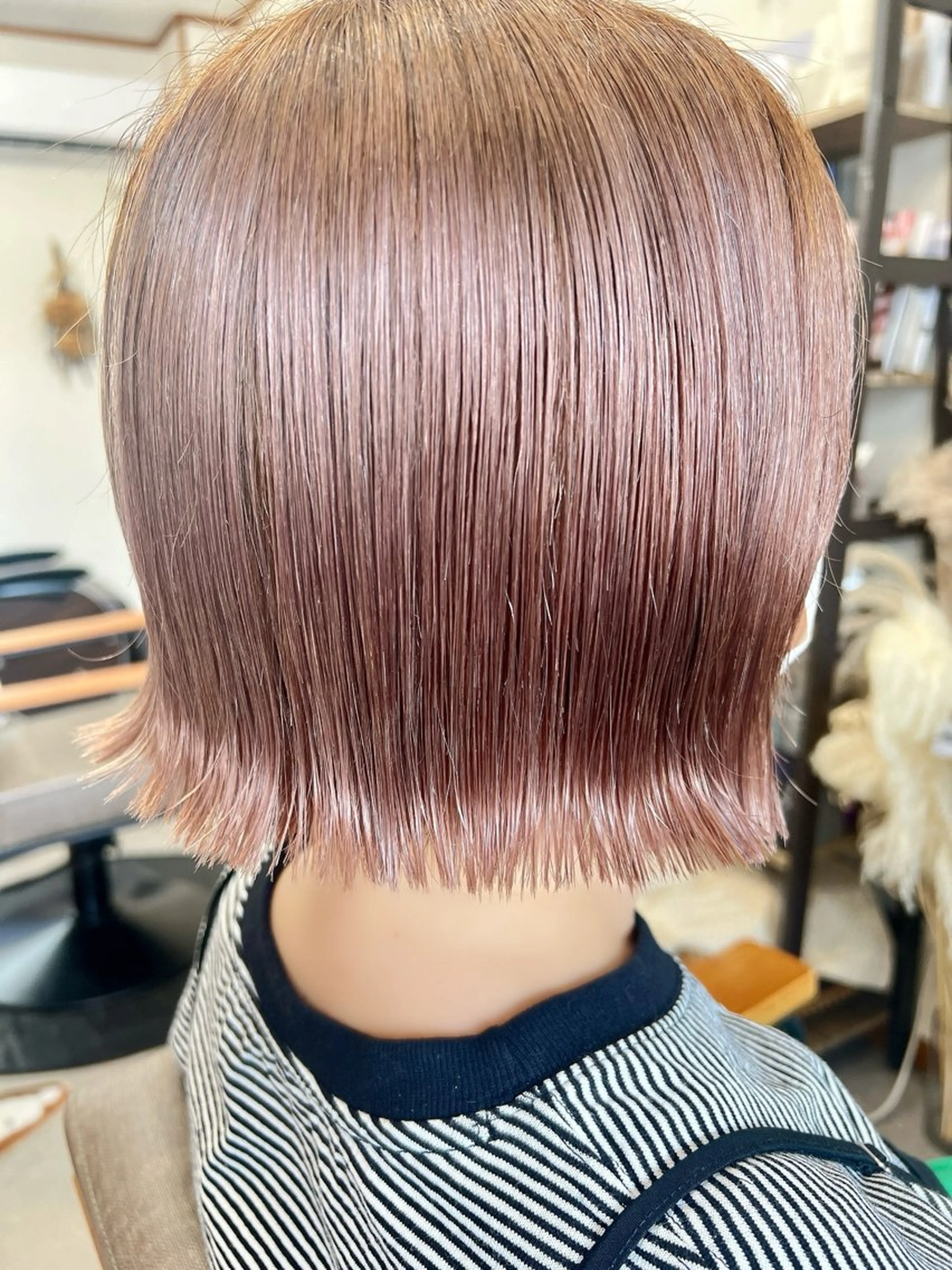 ミディアム カラー ブリーチ ピンクカラー ホワイトピンク hair works raptureのヘアスタイル