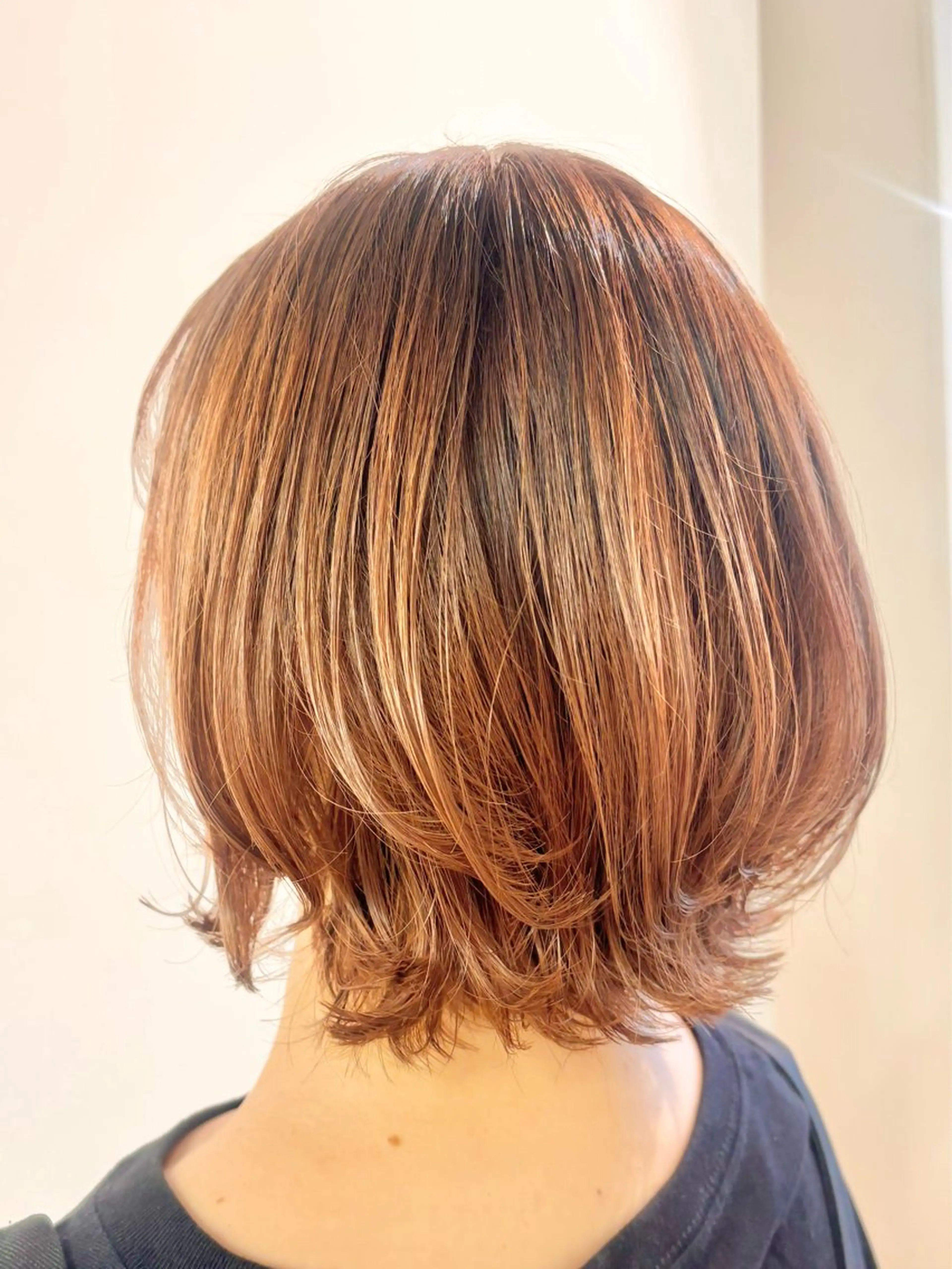 ミディアム カラー 古川 琴美のヘアスタイル