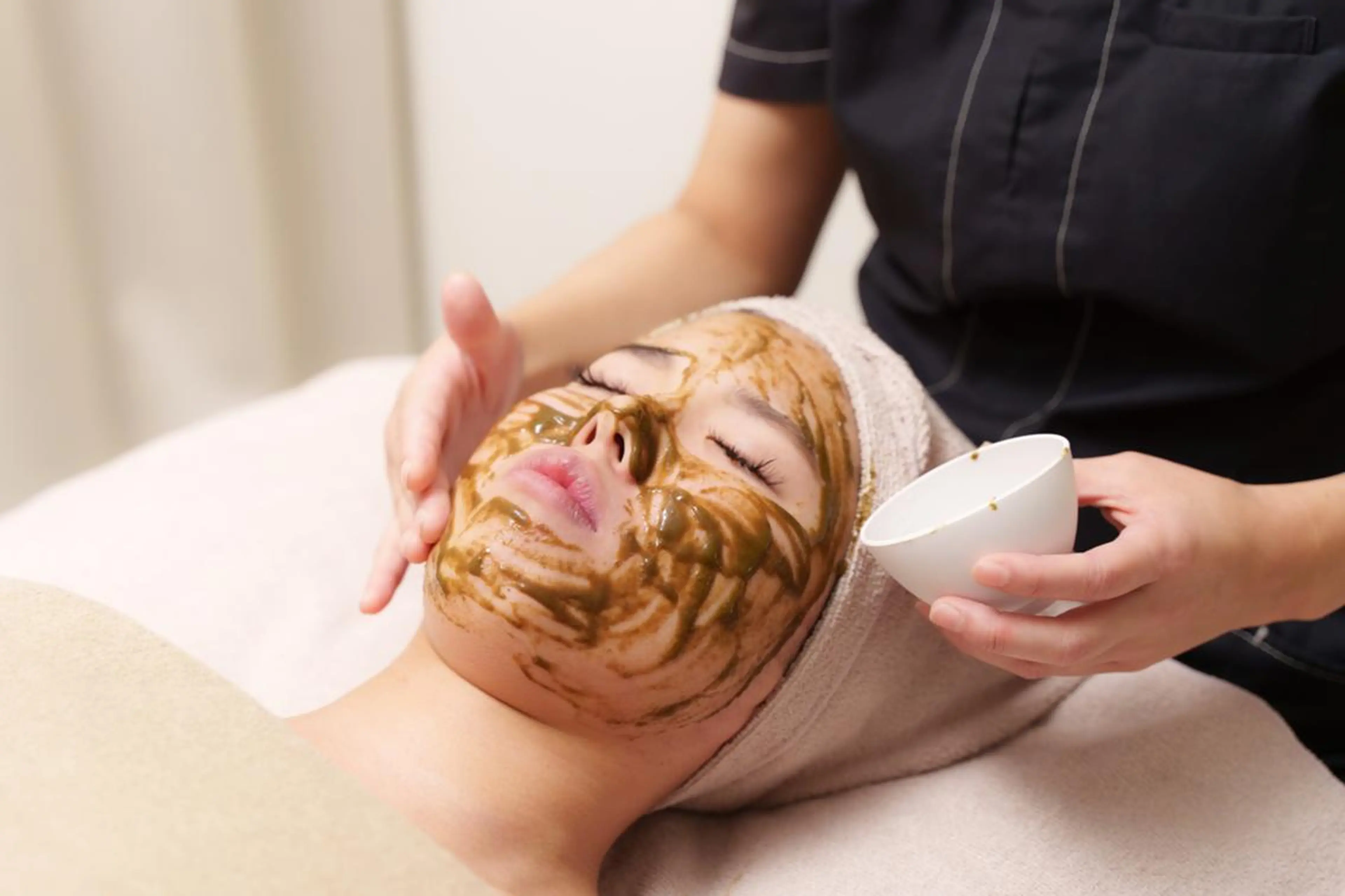 【大人ニキビケアに】プラズマ&ハーブピーリング★ダウンタイムなし♪￥7900の写真