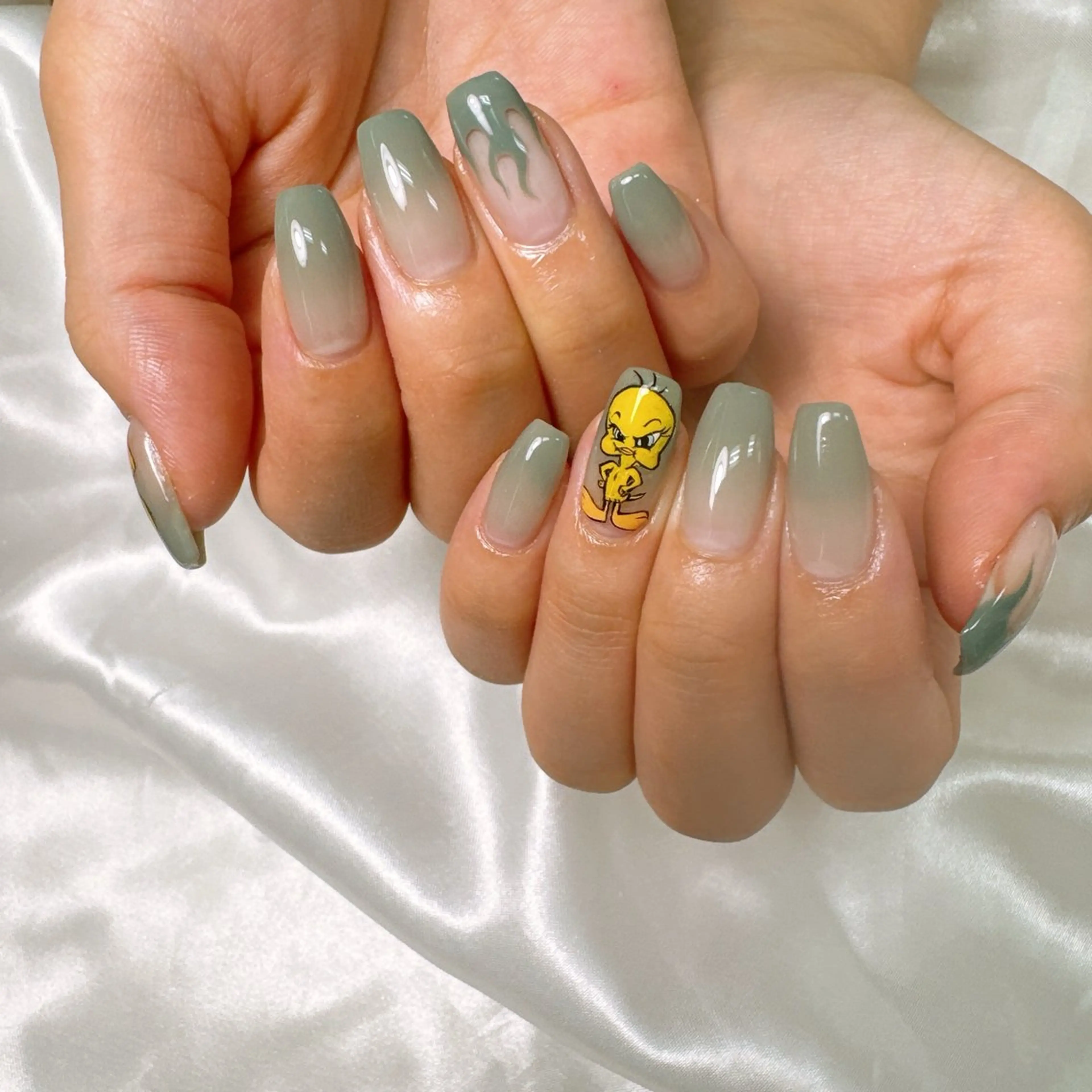 ネイル le’a レアのマツエク・マツパデザイン