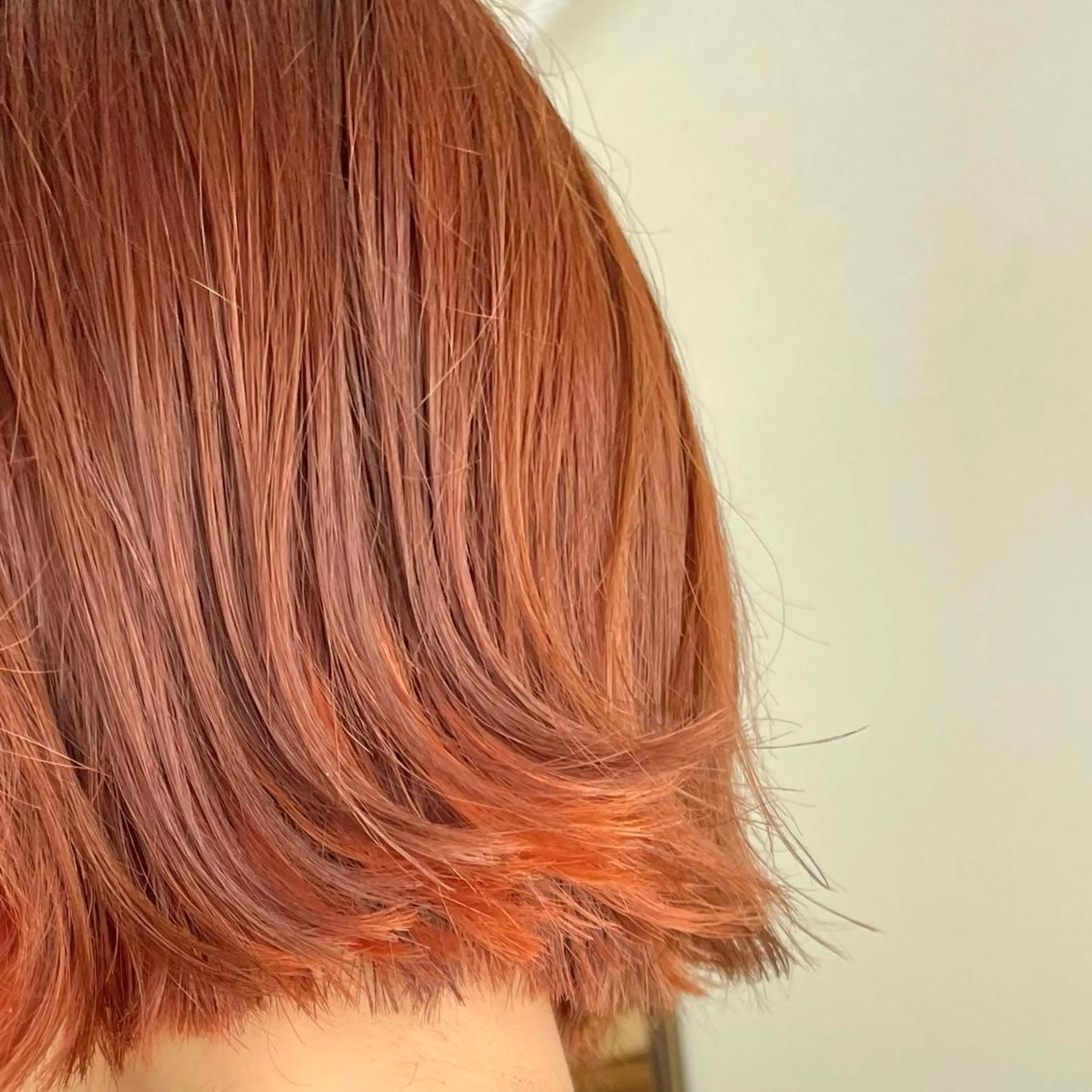 ショート カラー イシイ ハルナ 🤍のヘアスタイル