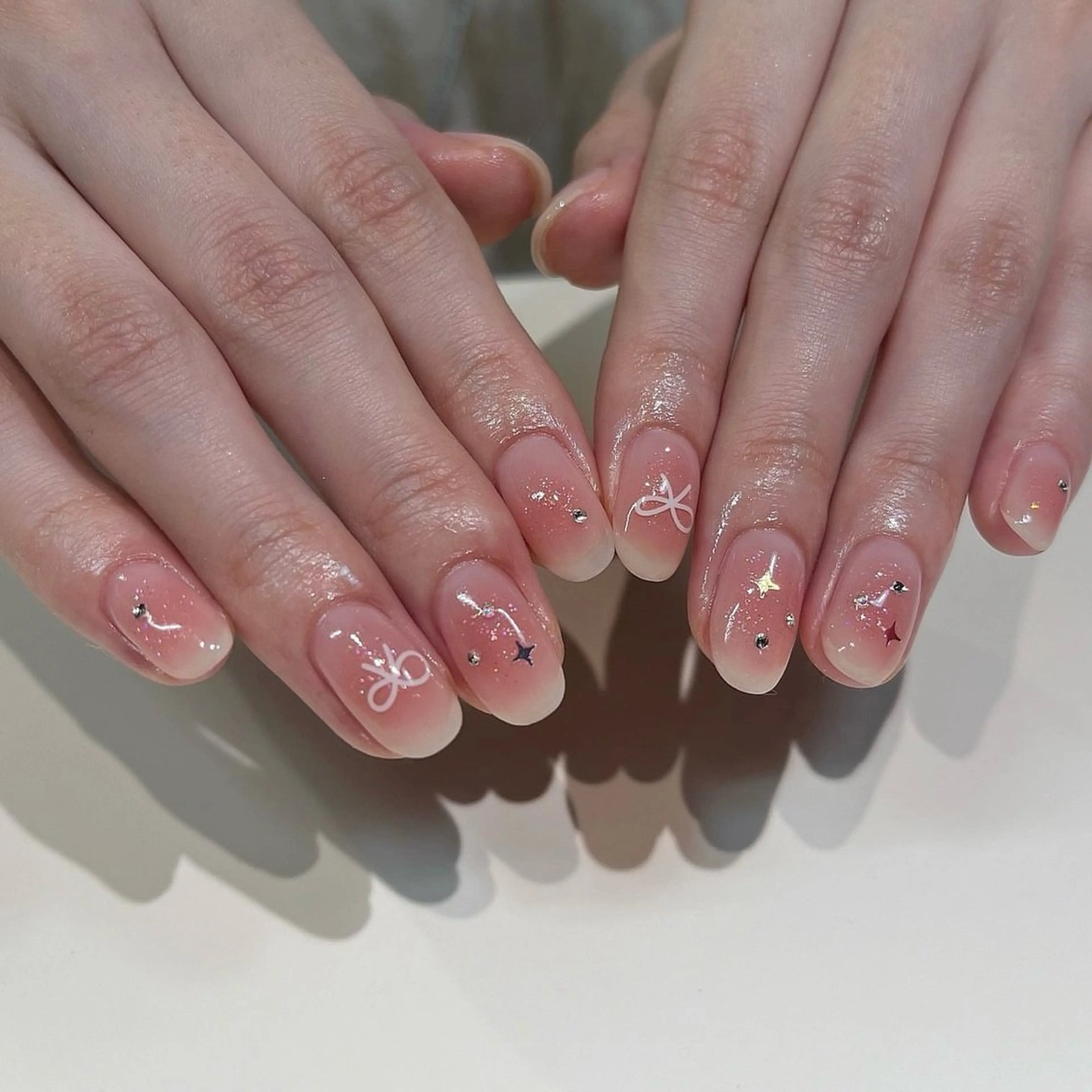 ネイル オーロラネイル 長さ出し フレンチネイル ジェルネイル ガラスフレンチ ハンドネイル Rela・S NAILのネイルデザイン
