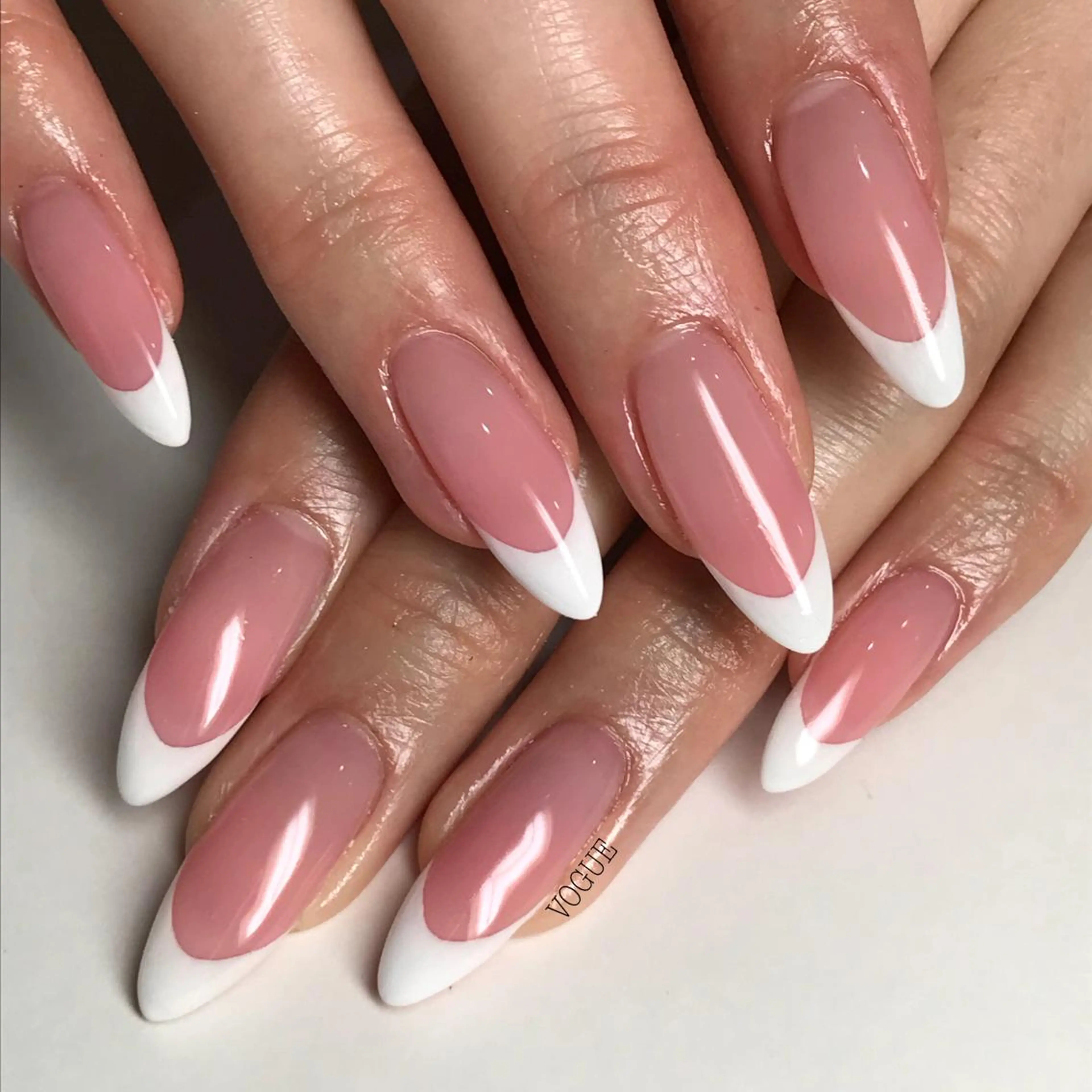 ネイル フレンチネイル VOGUE ×SWANのネイルデザイン