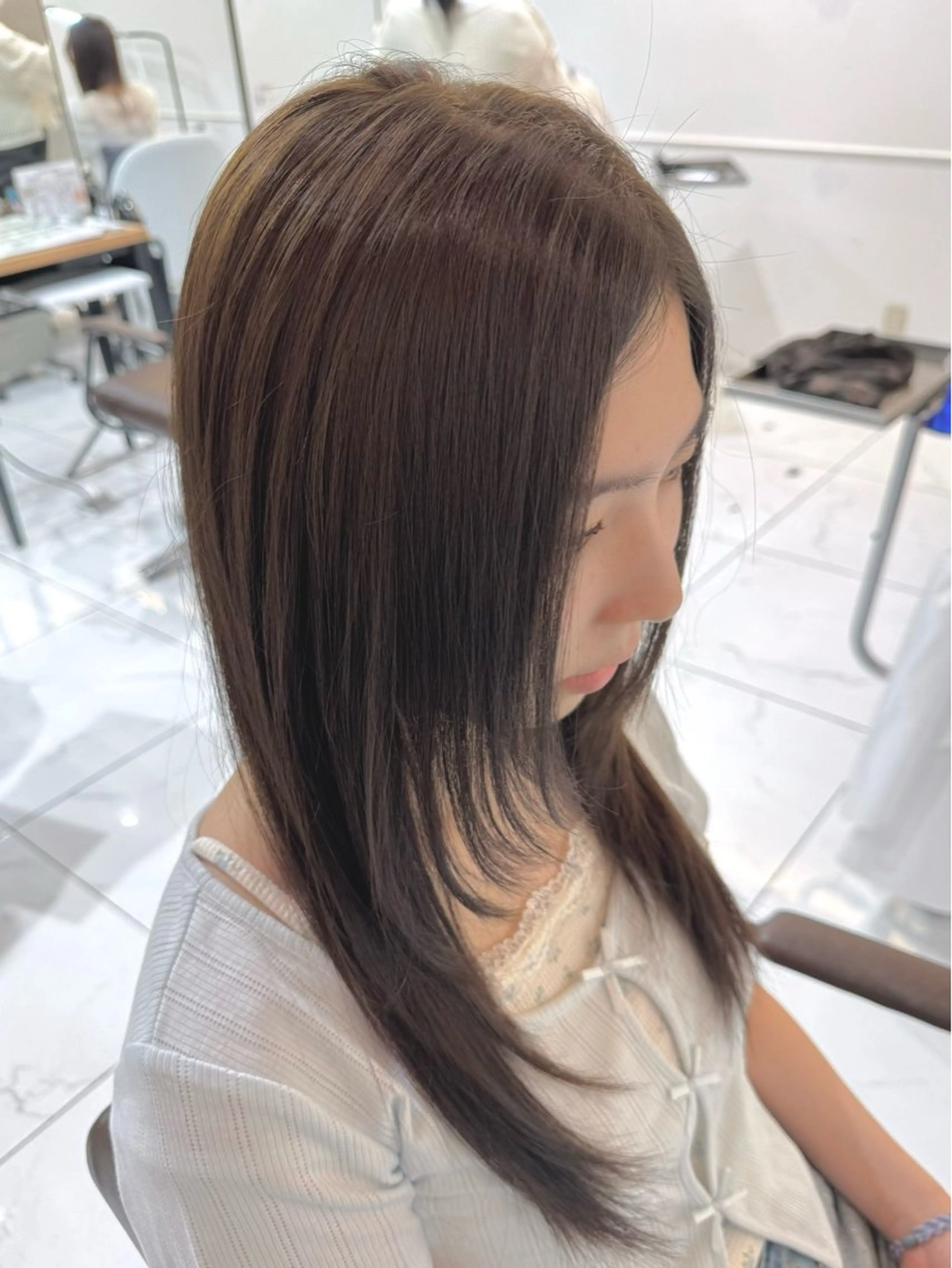 セミロング カラー カット 八木 菜美のヘアスタイル