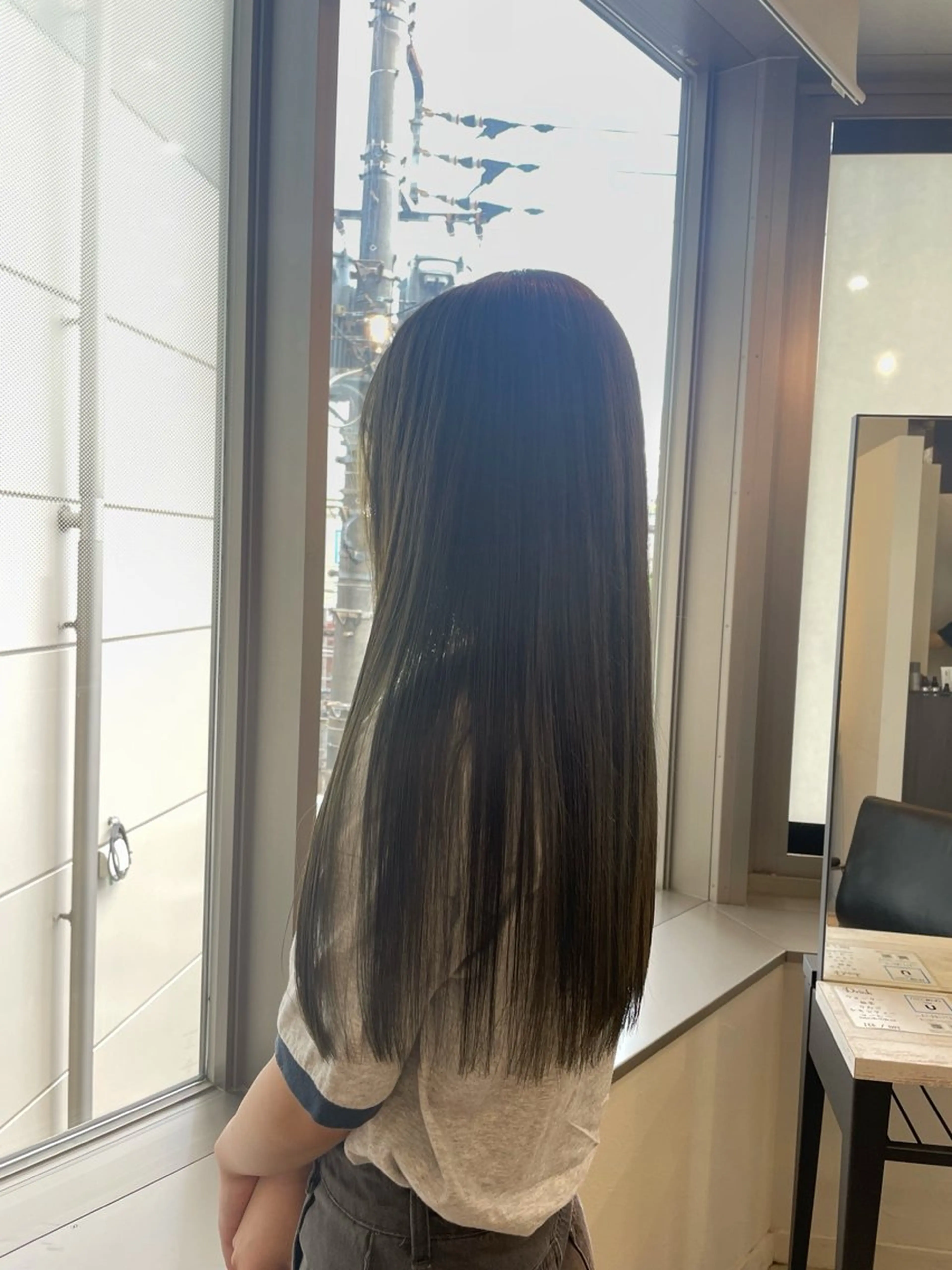 ロング カラー ブリーチ ダブルカラー グレージュ ブリーチなしカラー オリーブカラー tiel【ティエル】所属・tiel 小山莉々のヘアスタイル