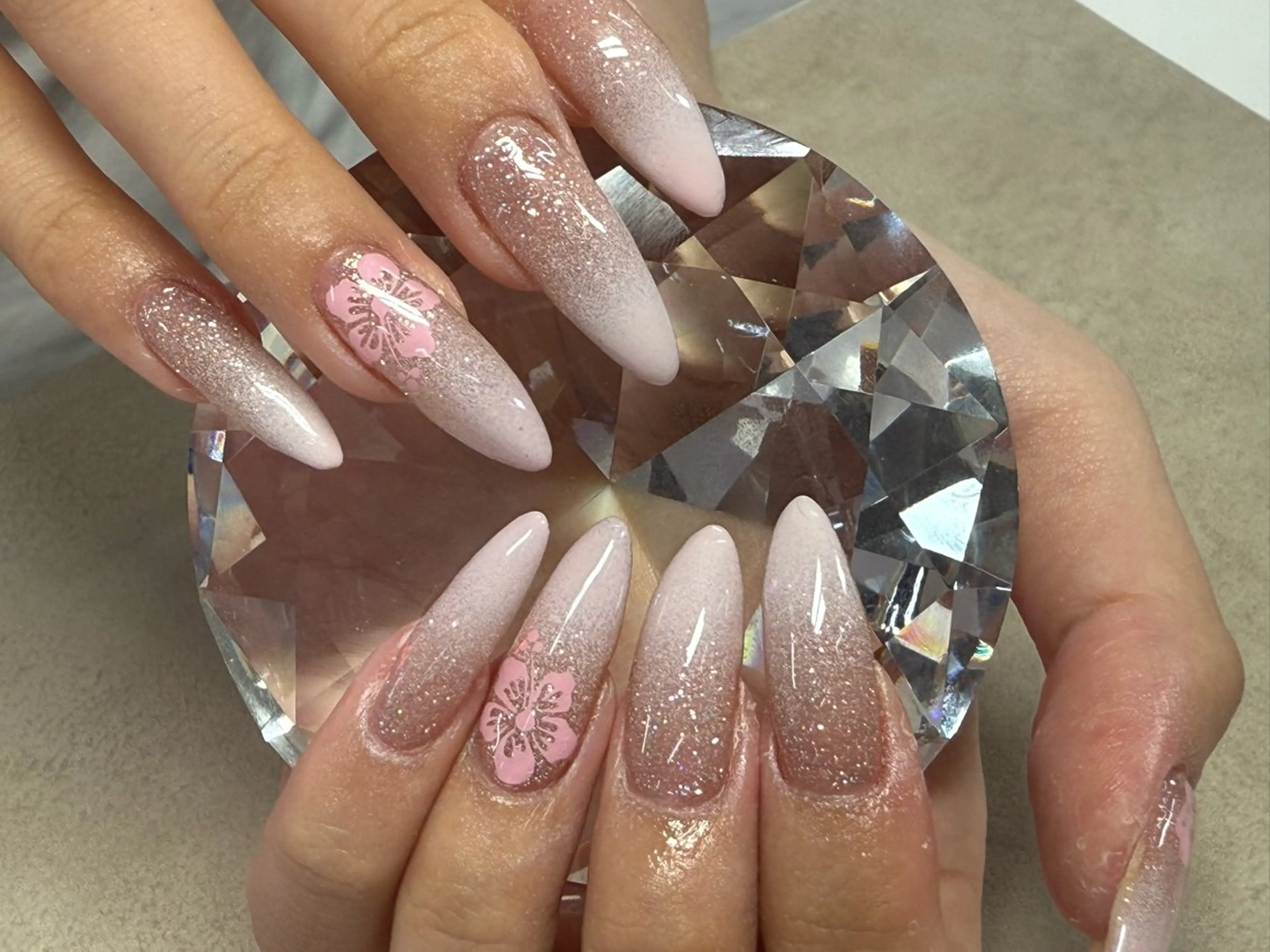 ネイル フラッシュネイル ピンク ハンドネイル WOLTOKYO渋谷 yunaのネイルデザイン