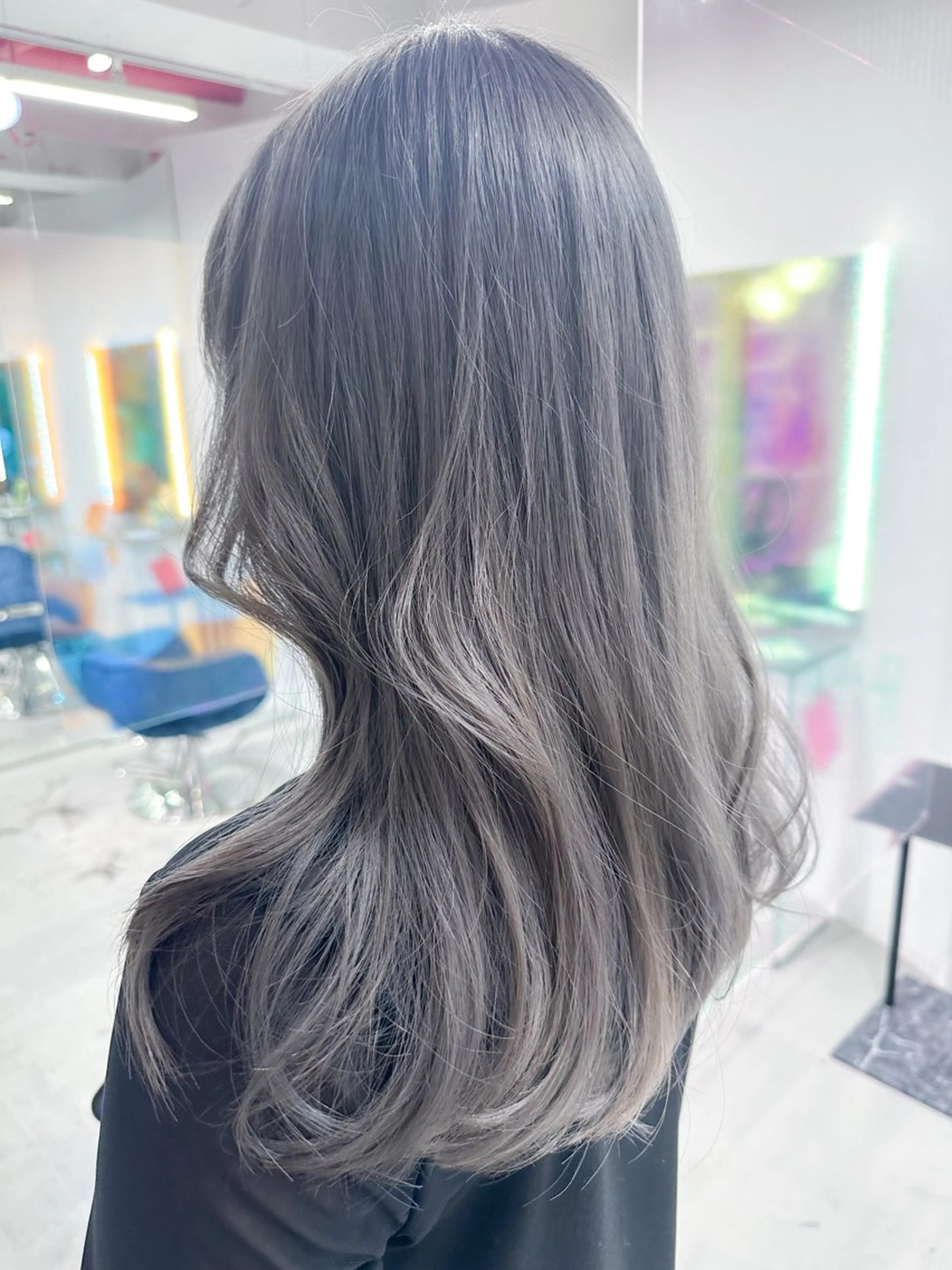 セミロング カラー ベージュカラー ブリーチ 透明感カラー オリーブベージュ カット ヘアカラー BOX mico.のヘアスタイル