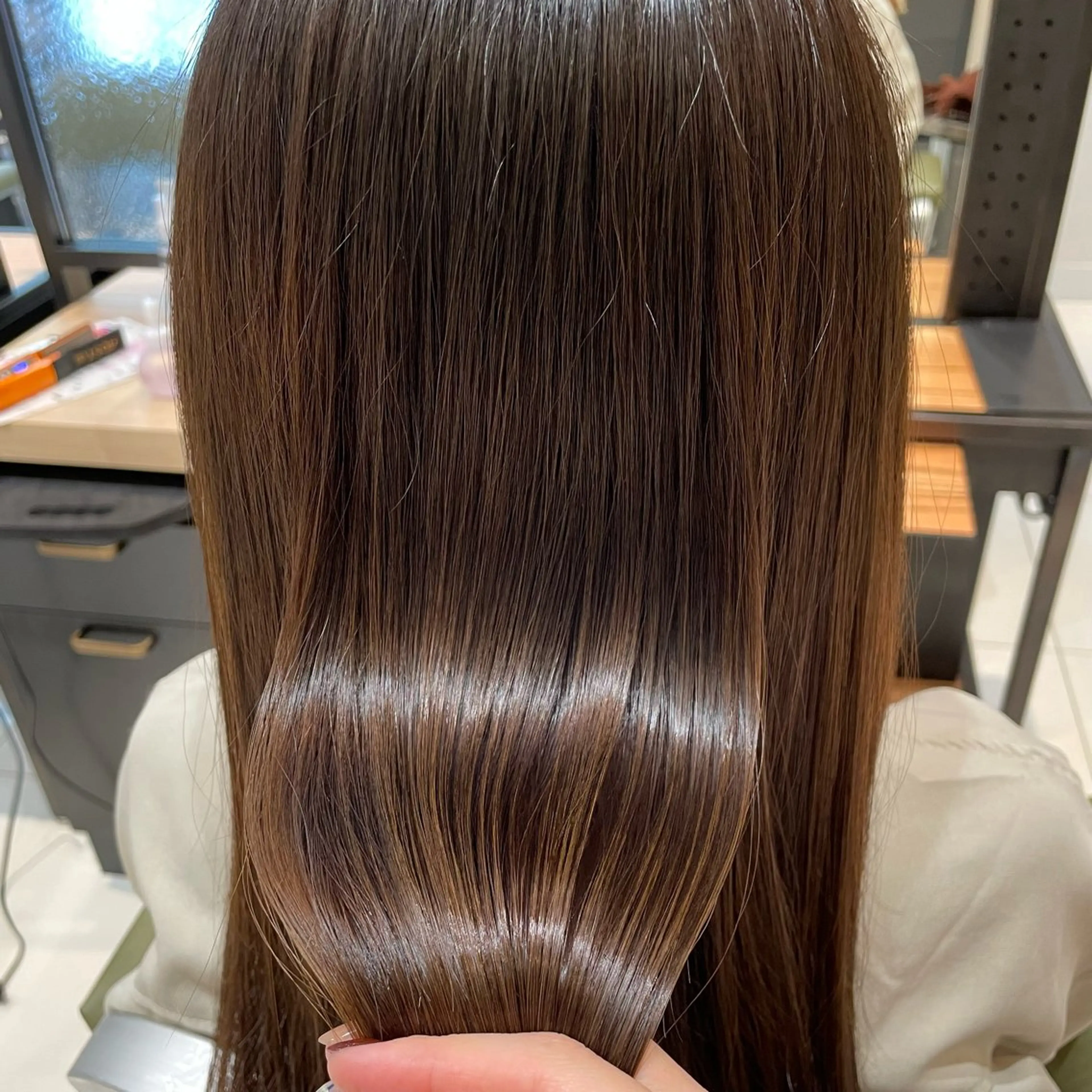 ロング パーマ 🦋艶髪ハイトーン / Mio🦋のヘアスタイル