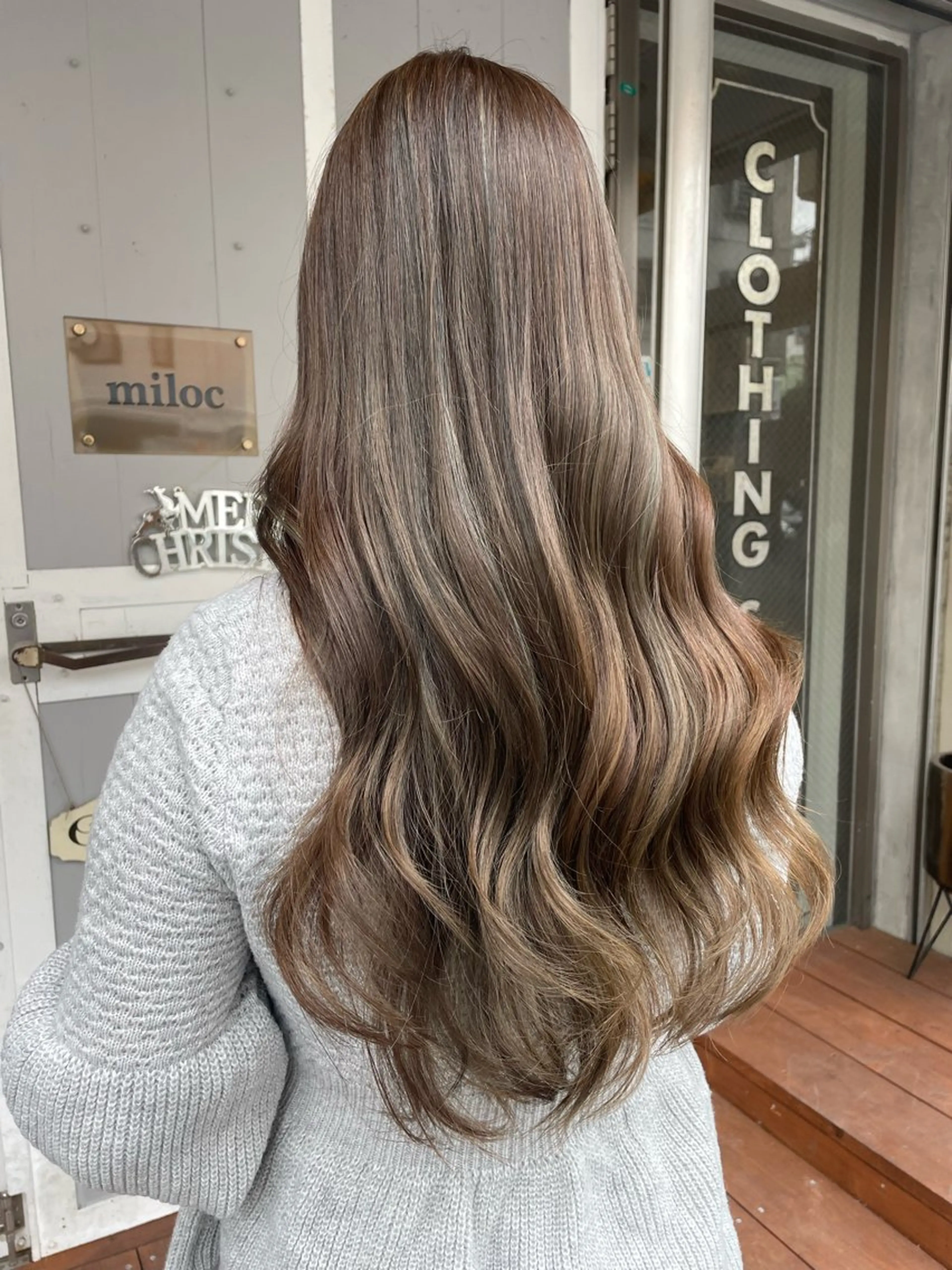 ロング ハイライト miloc かおりのヘアスタイル