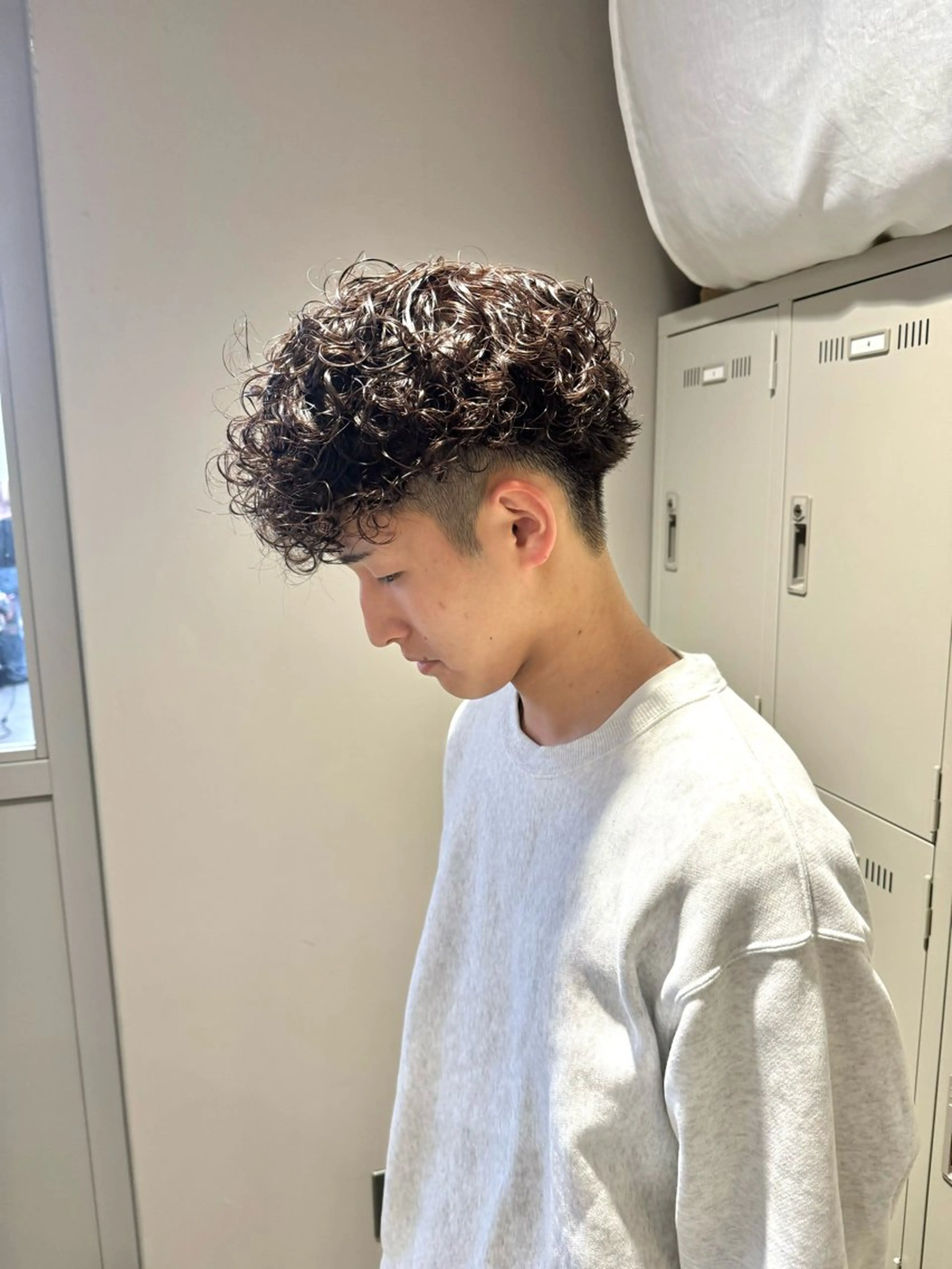 ミディアム パーマ ヘアアレンジ メンズ ミディアムパーマ メンズパーマ プードルパーマ プードルパーマ カット パーマ トリートメント ヘッドスパ ヘアセット 顔まわりカット の達人のヘアスタイル
