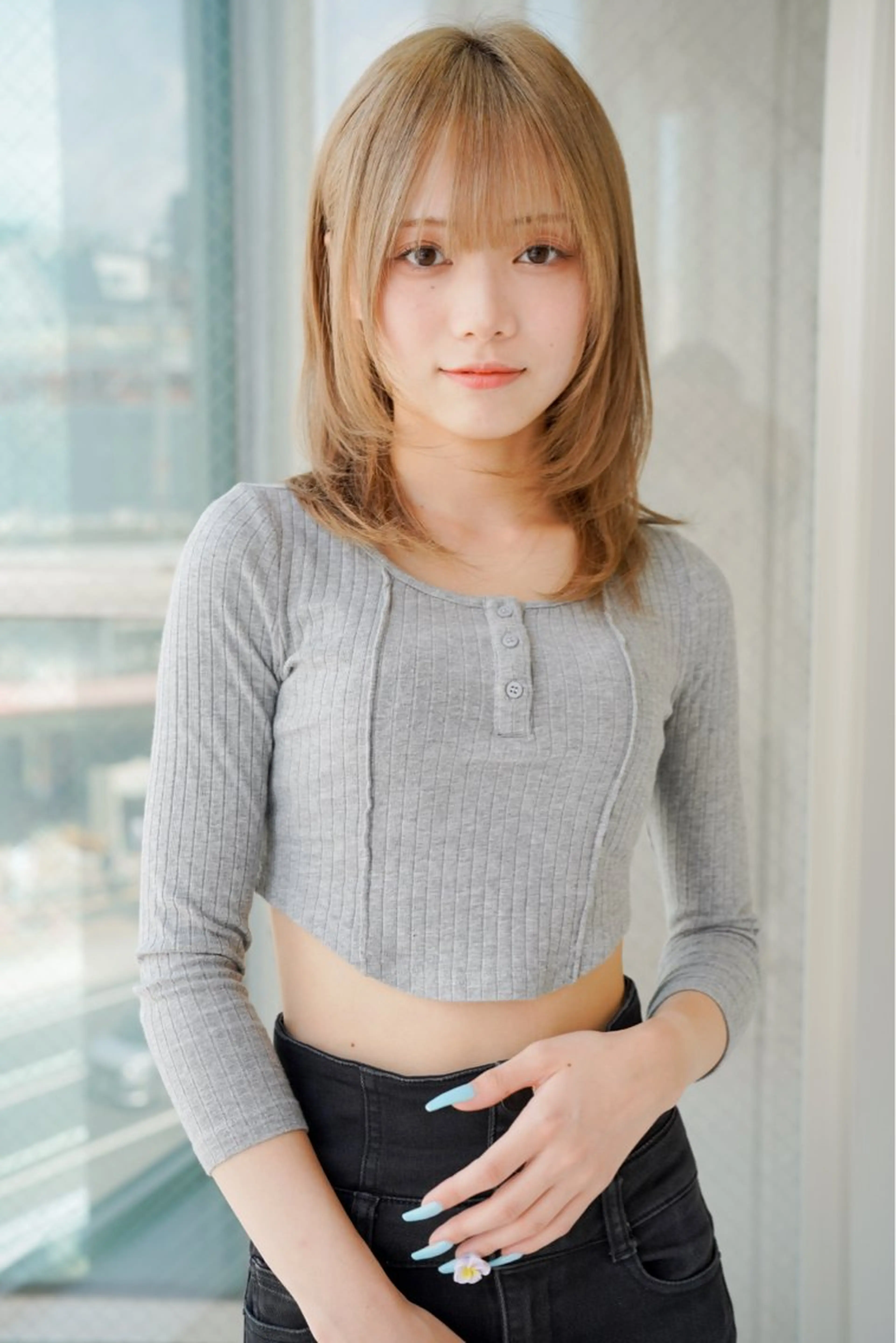 セミロング カラー ベージュカラー ブリーチ 透明感カラー ミルクティーベージュ ヘアカラー トリートメント 門田 恭弥のヘアスタイル