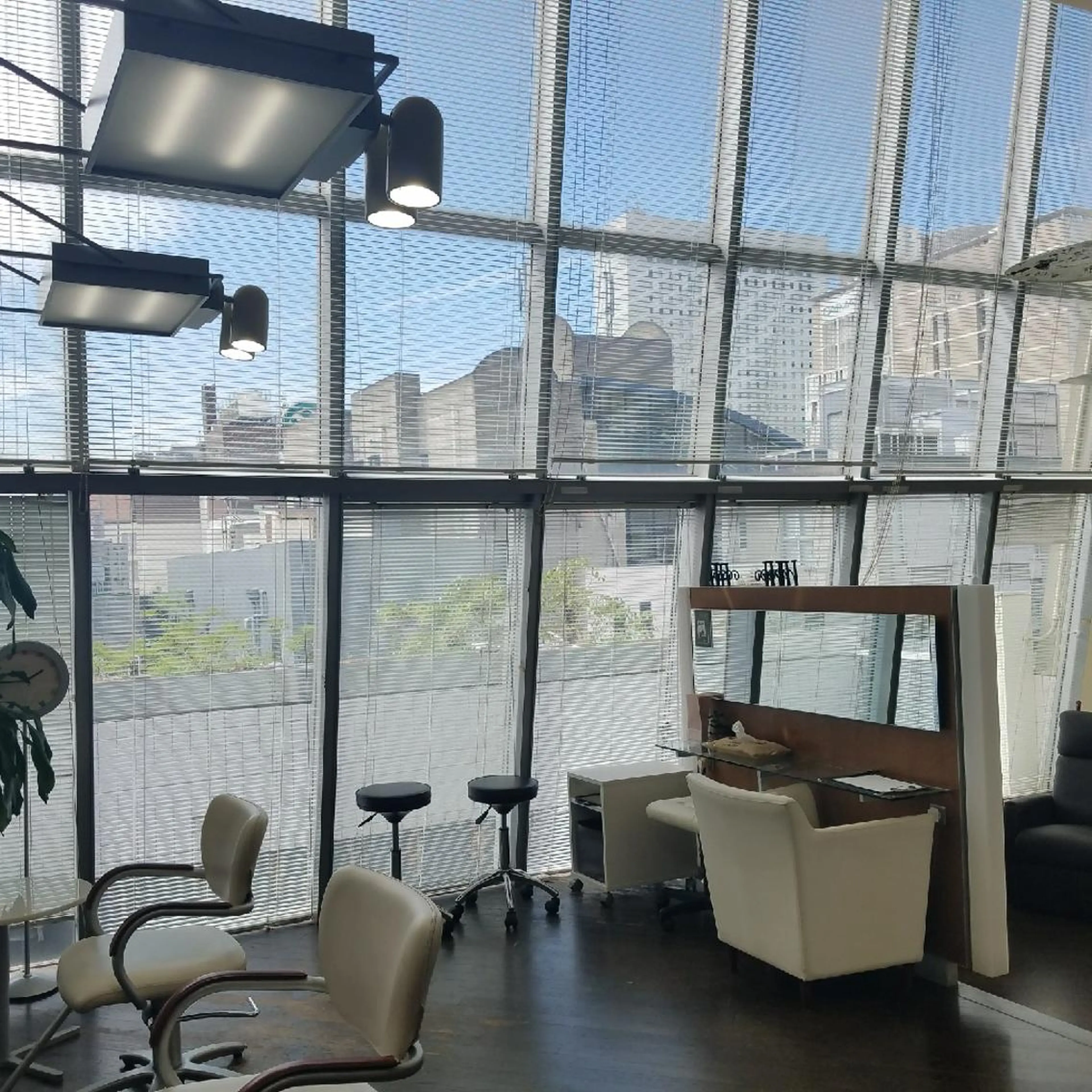 iplus まつげ、眉毛、耳つぼのマツエク・マツパデザイン