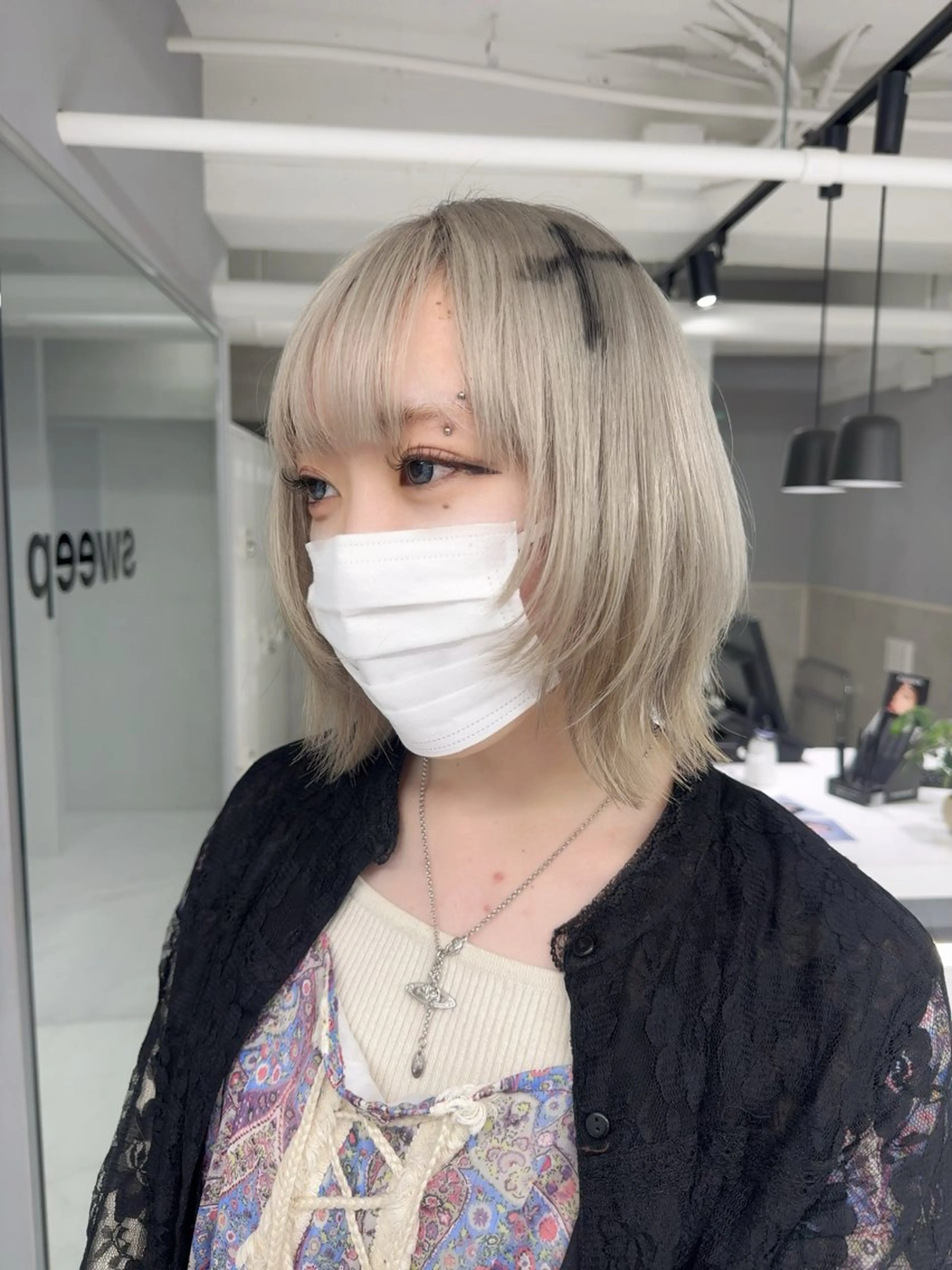 ミディアム ボブレイヤー ボブ レイヤーカット カット Mana/ハイトー ン/レイヤー/ウルフのヘアスタイル