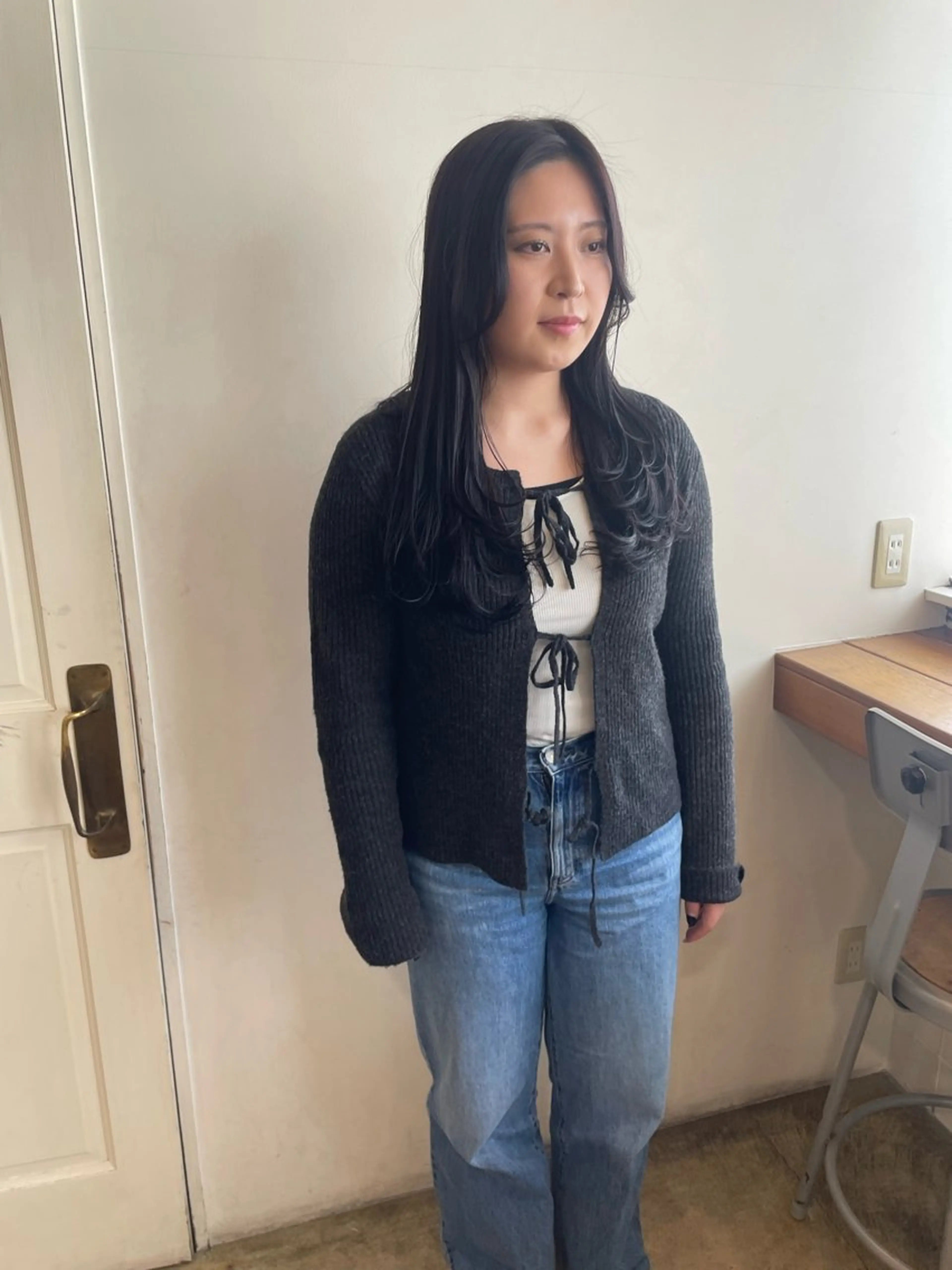 ロング カラー ロングレイヤー 黒髪 レイヤーカット ロング MIOベージュカラー 柔らかいカラーのヘアスタイル