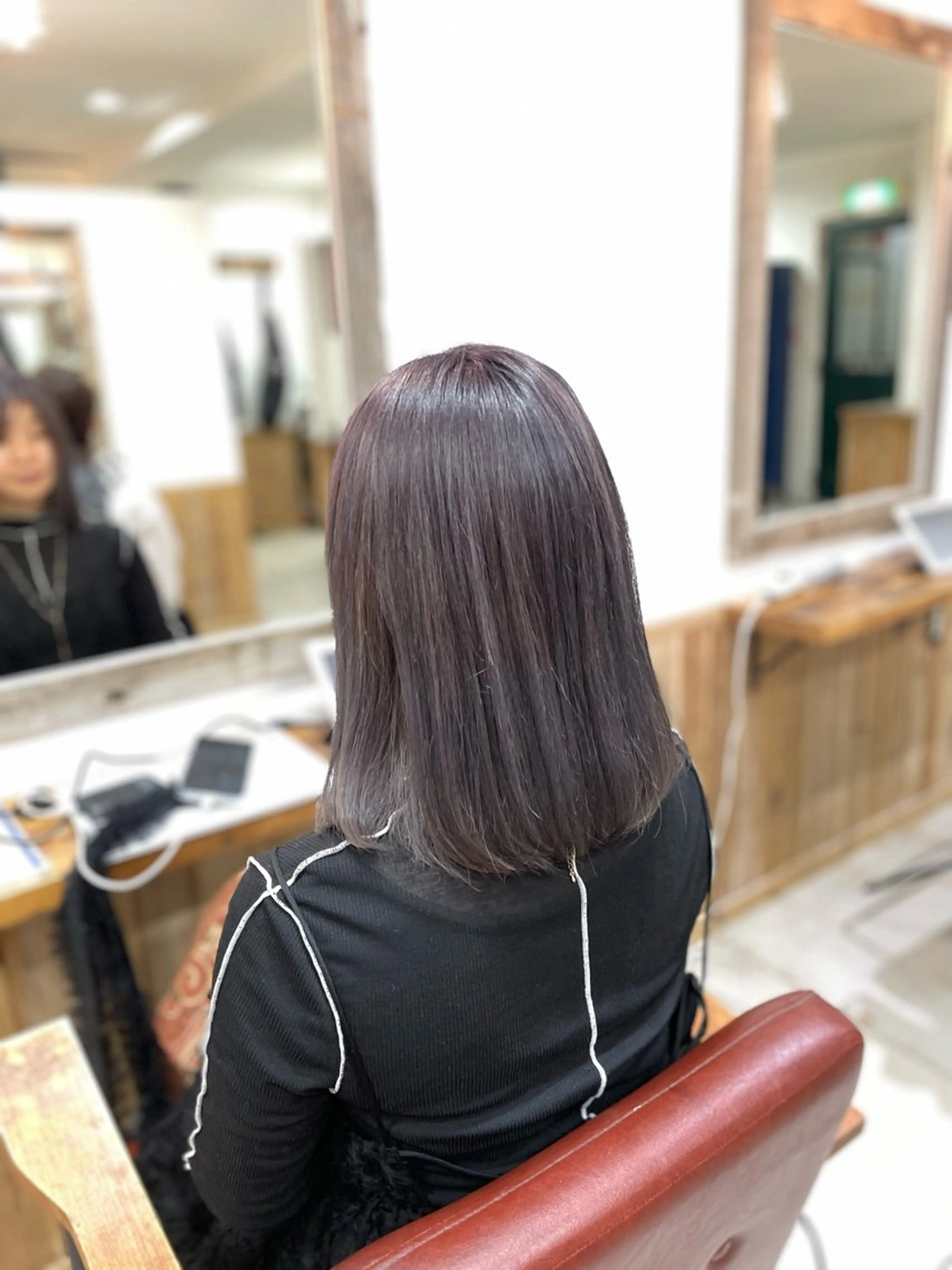 ミディアム カラー ヘアカラー Kana .のヘアスタイル