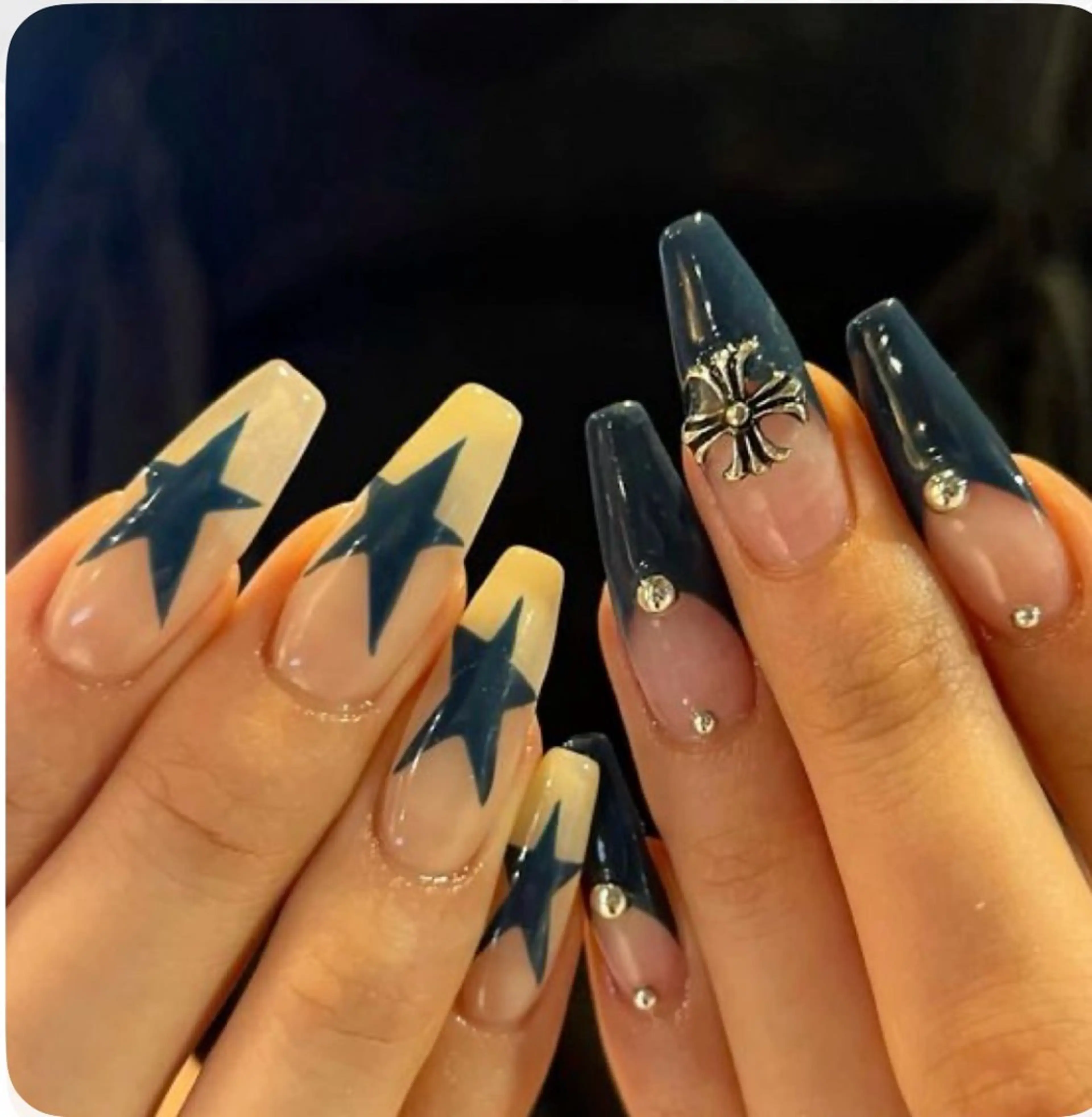 ネイル フレンチネイル グラデーション 韓国ネイル マグネットネイル シンプルネイル ハンドネイル CoMo Nail Studio所属・CoMo Nailのネイルデザイン