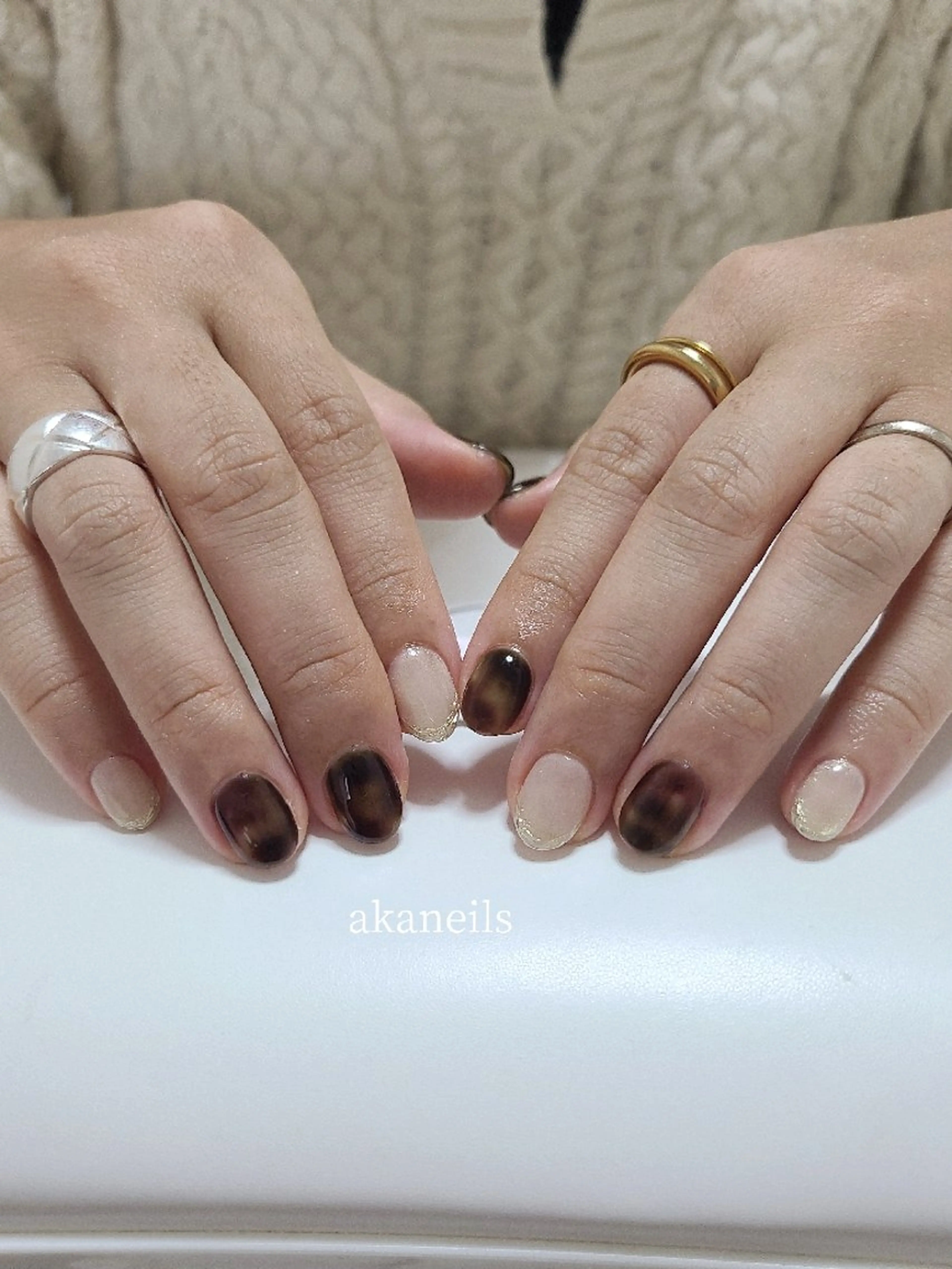 ネイル ブラウン マグネットネイル ミラーネイル ニュアンスネイル 【akaneils】 アカネのネイルデザイン